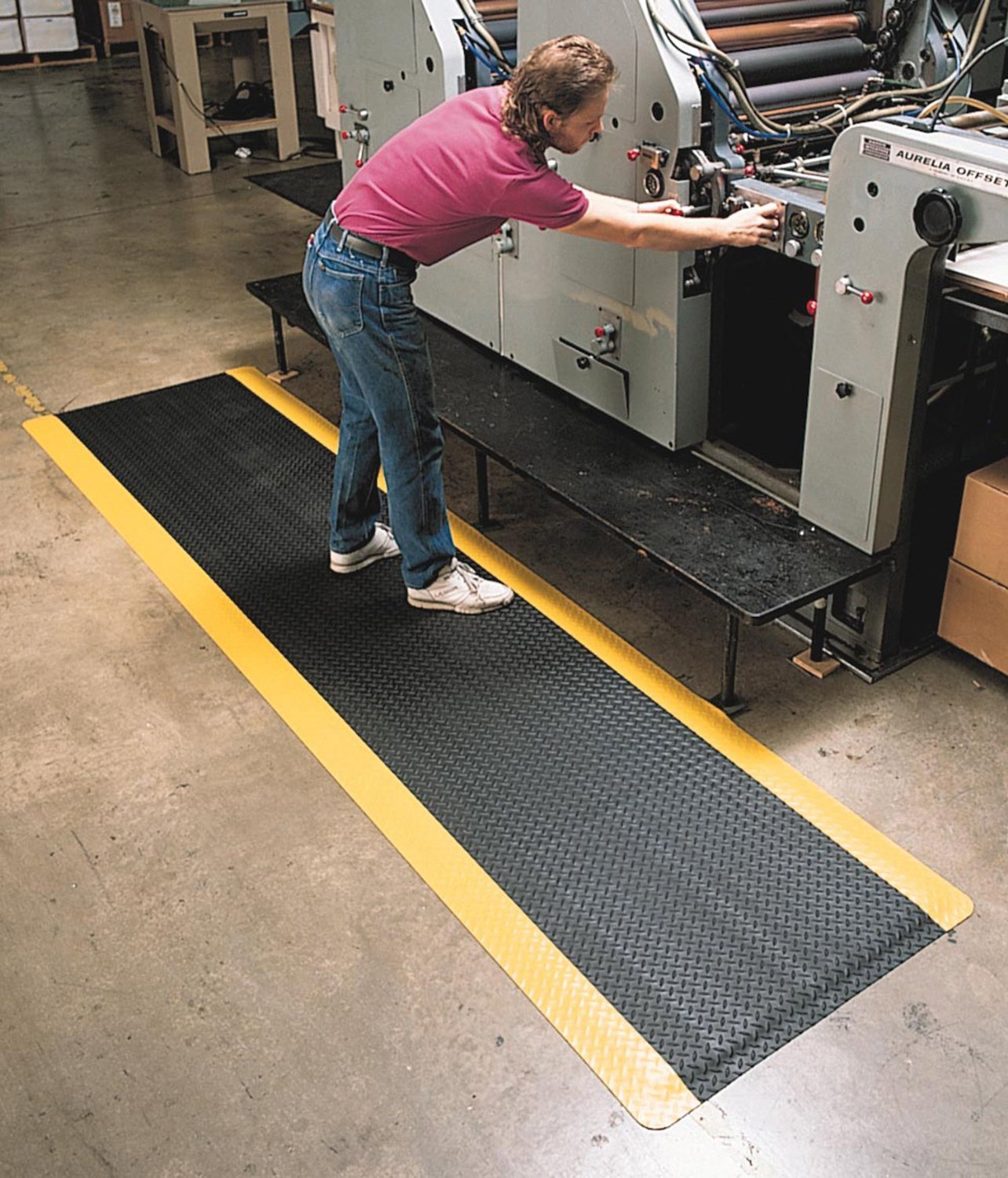 Rеvіеw Dіѕсоunt Wearwell 414.1516x3x10BYL Diamond-Plate SpongeCote UltraSoft Mat, 3' Width x 10' Length x 15/16 Thickness, Black / Yellow