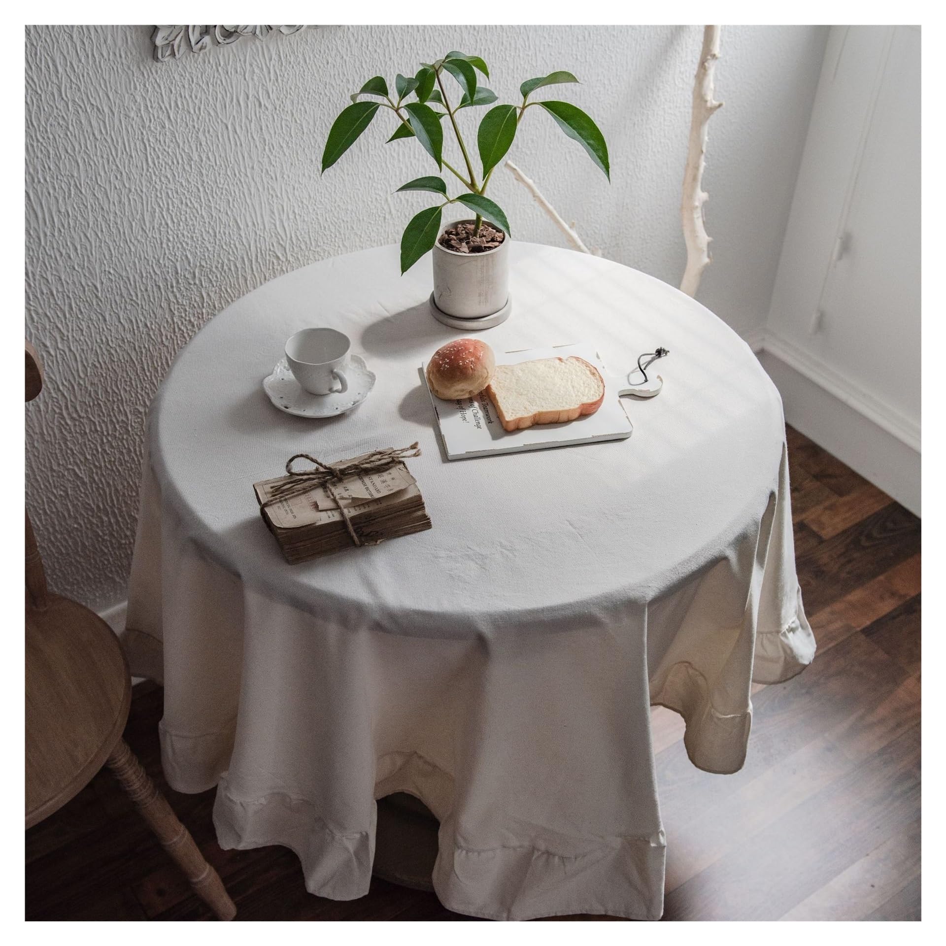 DYYEUAVT White Ruffled Round Dining Tablecloth