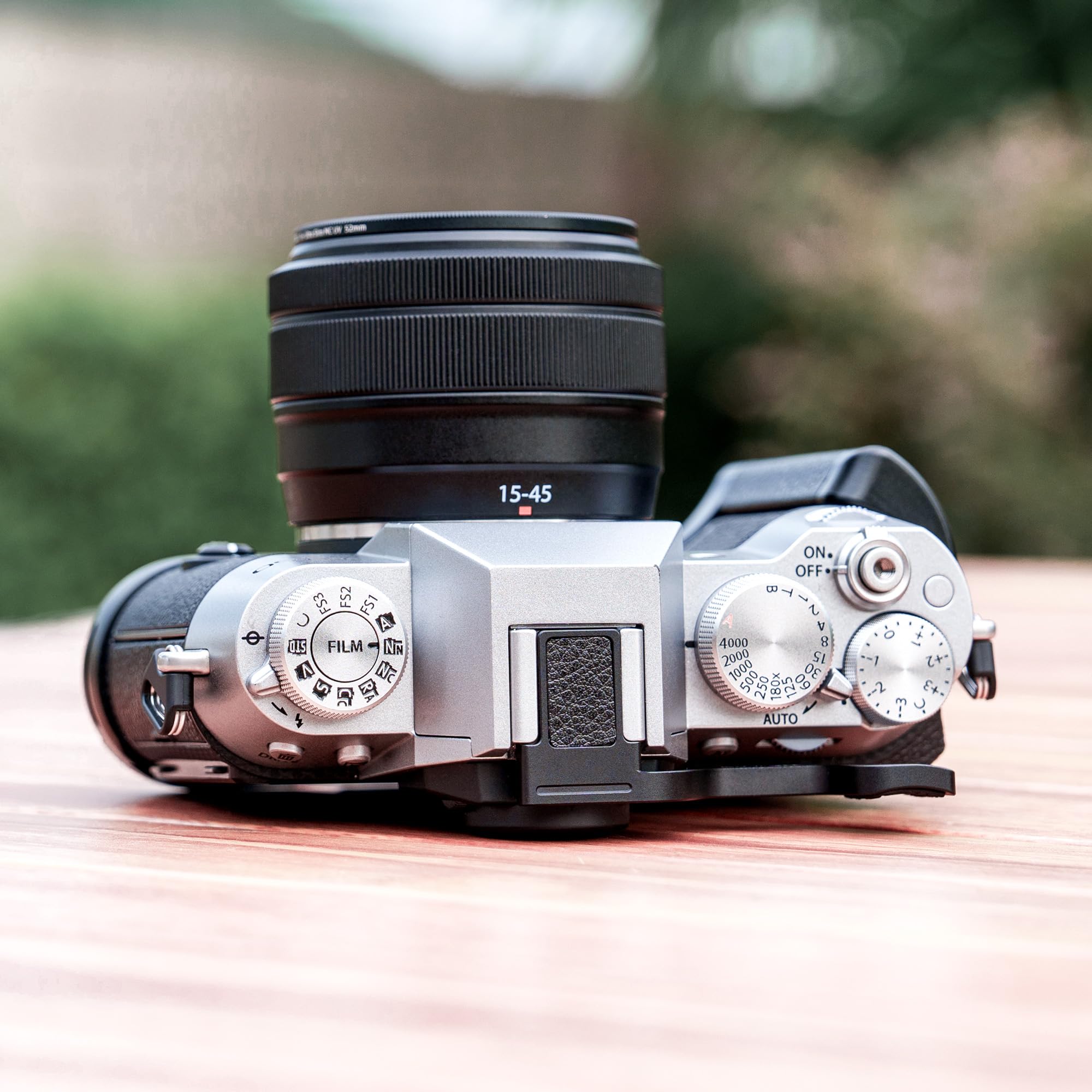 JJC XT50 Impugnatura Pollici Metallo per Fotocamera Fuji X-T50 Migliore Equilibrio & Grip Comodità, Hot Shoe Mount Pollice Supporto Migliorato Maniglia, Nero