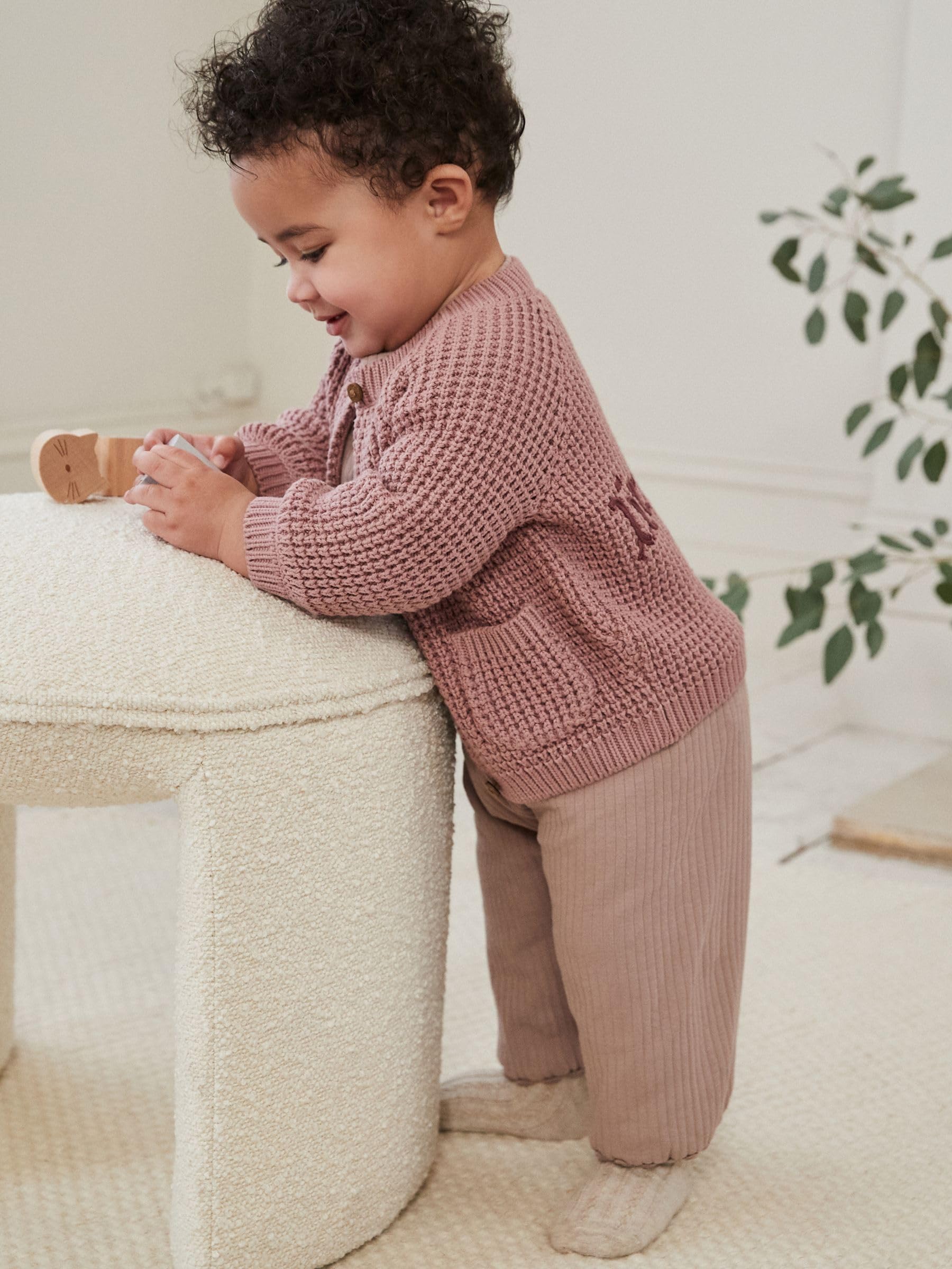 NEXT Bébé Fille Cardigan en Maille pour bébé avec Inscription brodée au Dos