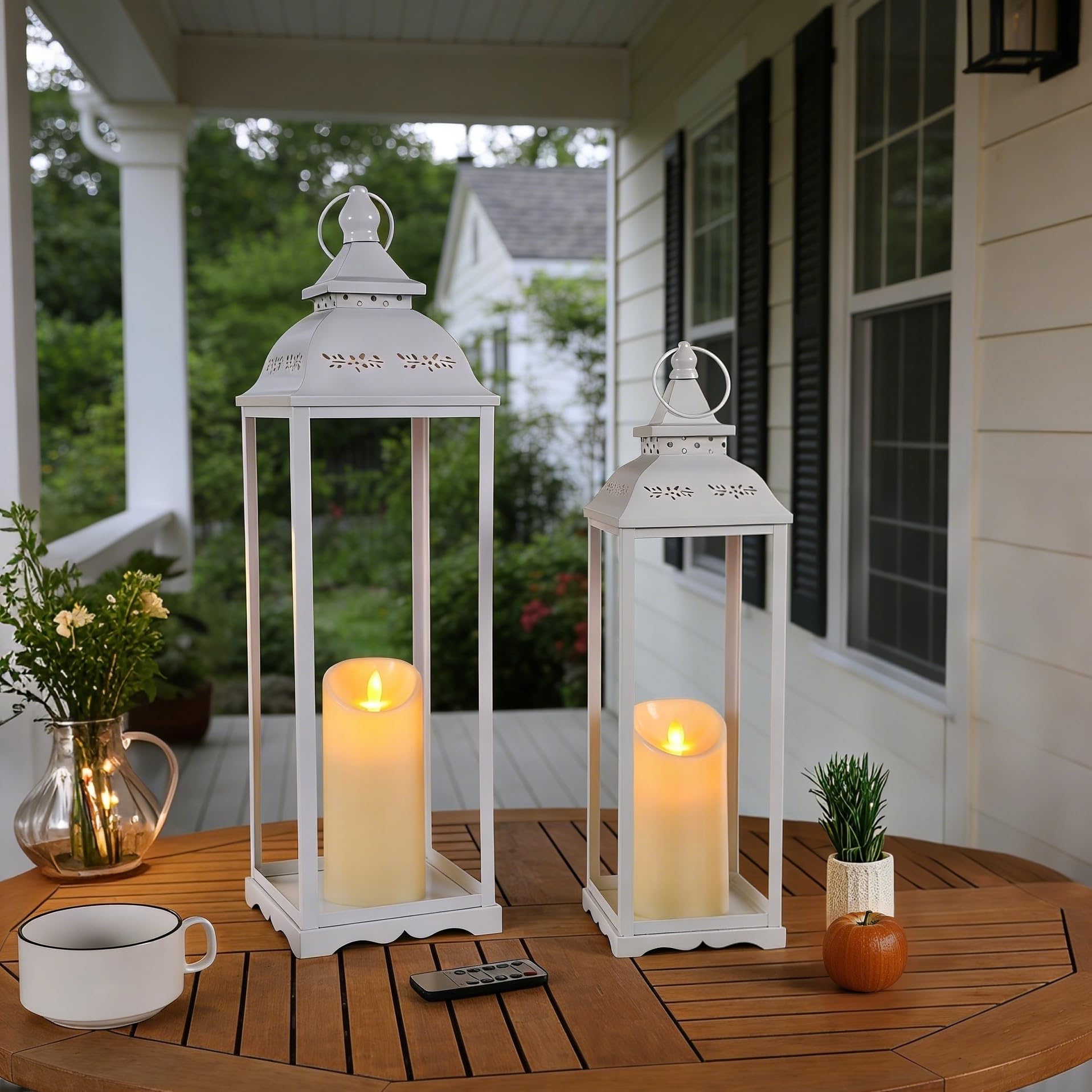 HAVITI Paquete de 2 faroles grandes decorativos para interiores, faroles altos blancos para porche, decoración de farol de 22 pulgadas y 17 pulgadas (sin vidrio) con 2 velas sin llama para boda, hogar