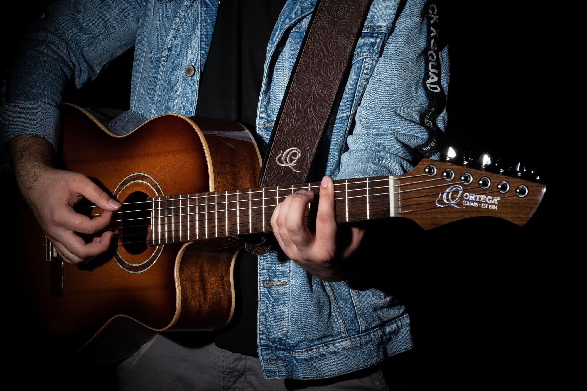Ortega Guitars Gitarrengurt Länge Verstellbar - Akustik Gitarre / Bass, E-Gitarre, E-Bass - Byzantine Series - Echtleder, Byzantine Cocoa (OSBY-2)