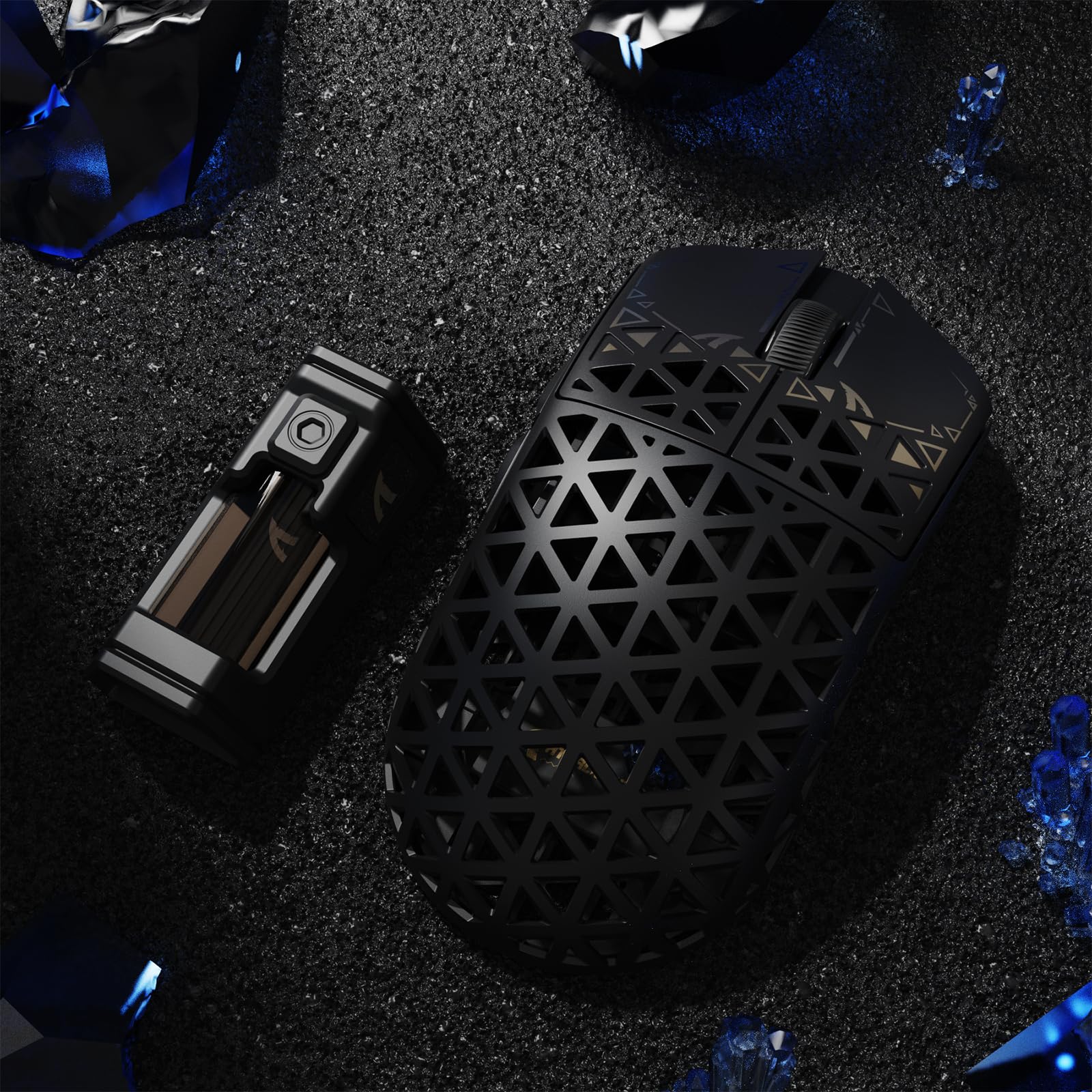 ATTACK SHARK R5 Ultra Mouse da Gioco Wireless HyperSpeed Fibra Carbonio, Mouse Ultraleggero 39g, 2,4G/BT/USB-C Cablato, Sensore PAW3950MAX, Frequenza Polling Wireless 8KHz, 42KDPI, Win/Mac -Nero