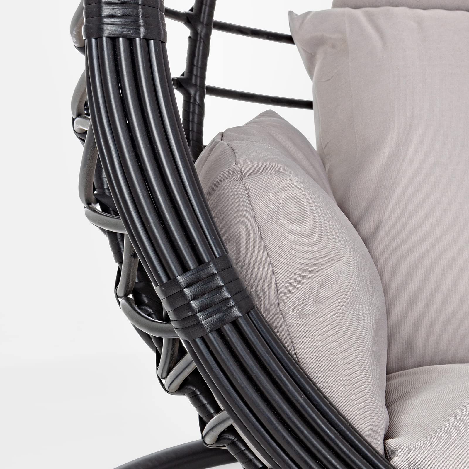 Decor Space Poltrona a dondolo sospesa "Torres" per giardino e veranda in rattan con cuscino Nero