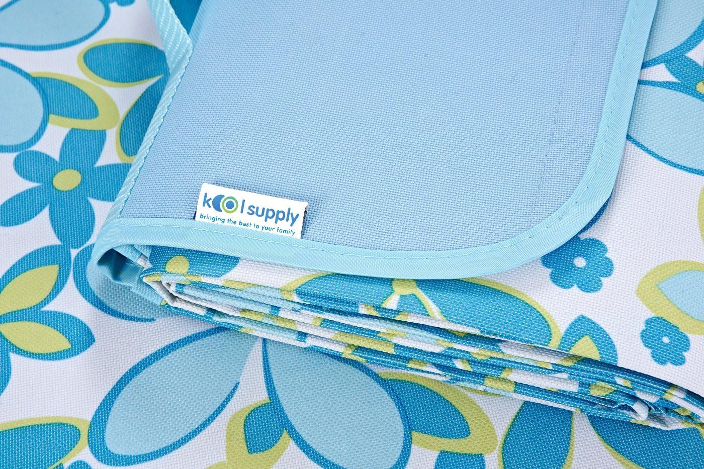 XL Sand & Water Proof Beach Blanket. 78"x57" Water & Stain Resistant Top & Bottom, Easy to Fold & Clean. Fit for Picnic, Outdoor, Camping (Blue Lily XL)