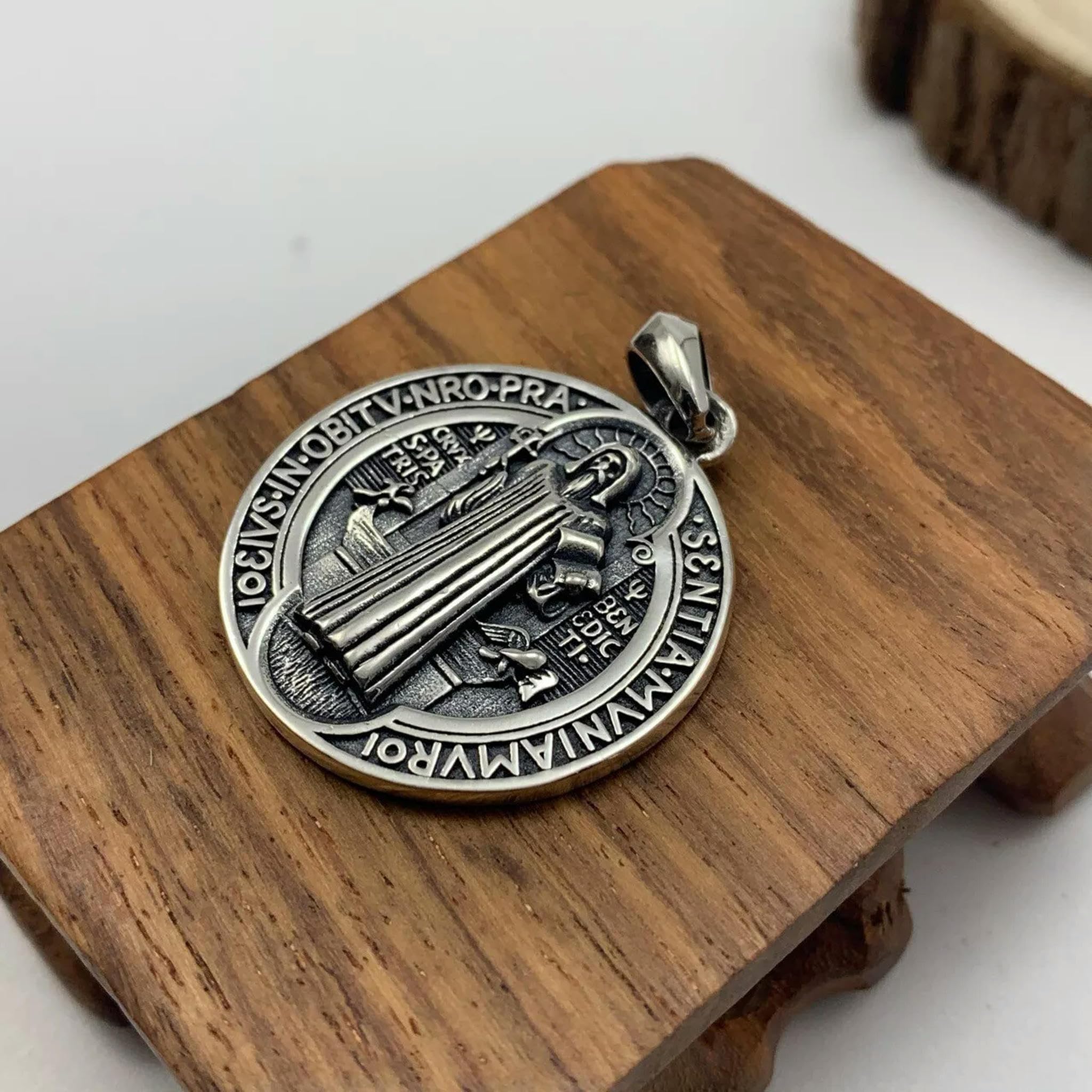 Colgante y Pulsera con Medalla católica de San Benito en Plata 925