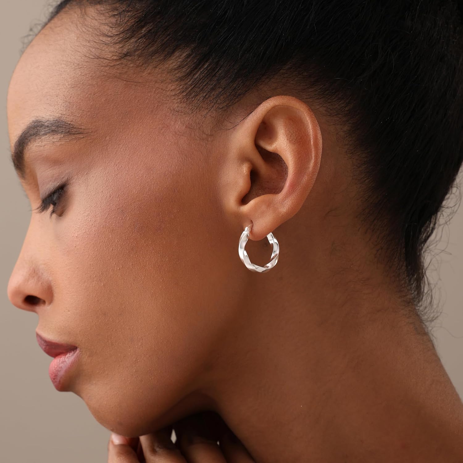 LeCalla 925 Sterling Silver Twisted Hoop Earrings for Women | Hypoallergenic Lightweight 2.5MM Square Tube Twisted Hoop Earring | Women's Classic Twist Click-Top Hoop Earrings Jewelry 20/25/30/35MM
