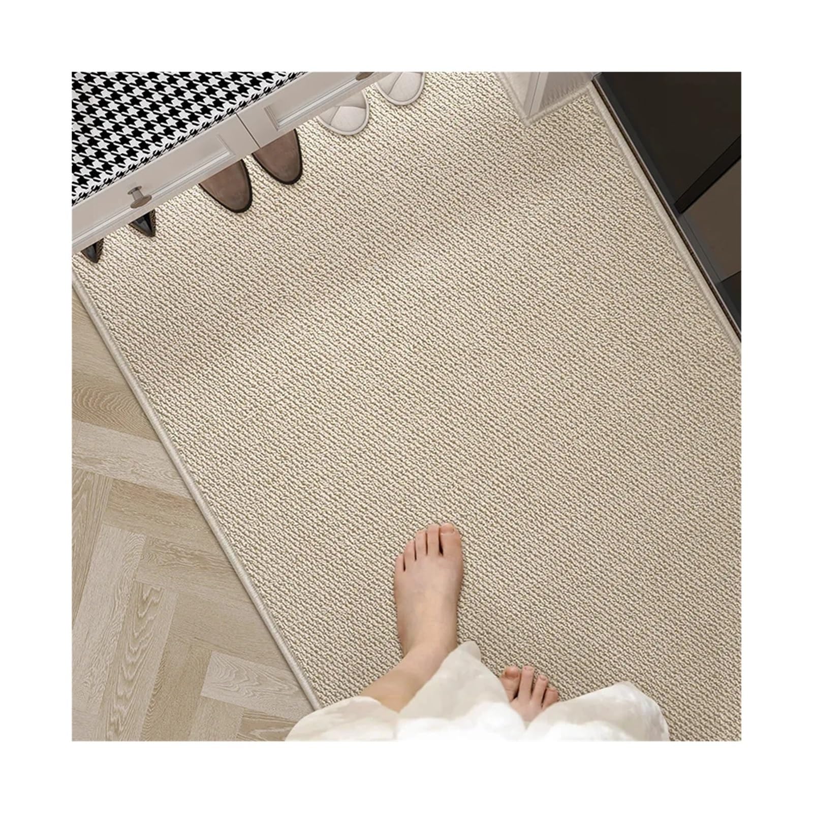 Tapis antidérapant beige résistant pour éviter les glissades devant le lit