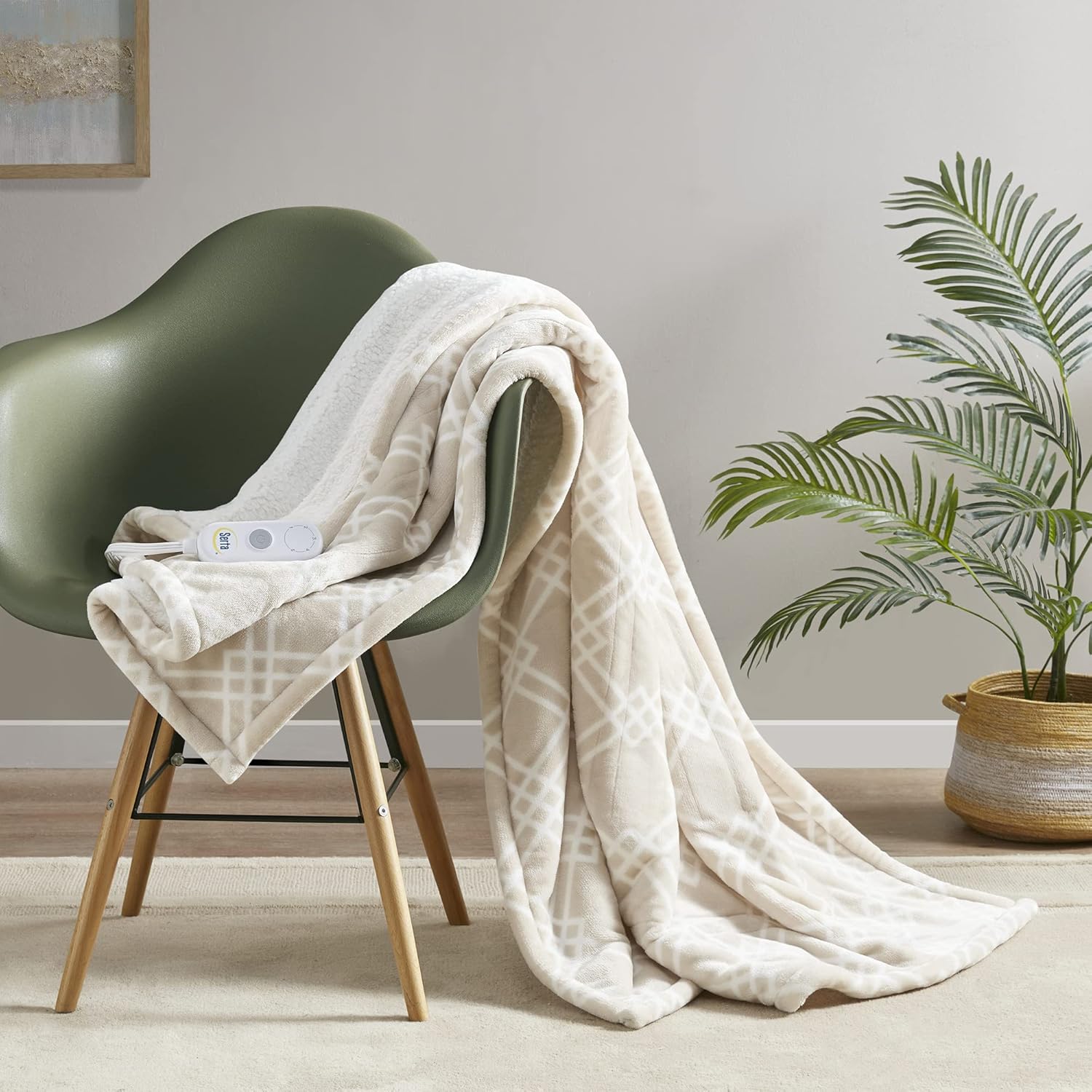 Serta Reversible Fleece to Sherpa Electric Blanket Fast Heating Soft Cover, Safety Auto Shut Off Timer, Low EMF, Multi Heat Setting, ETL Certified, Machine Washable, Latte Tan Geo Throw (50″x 60″)