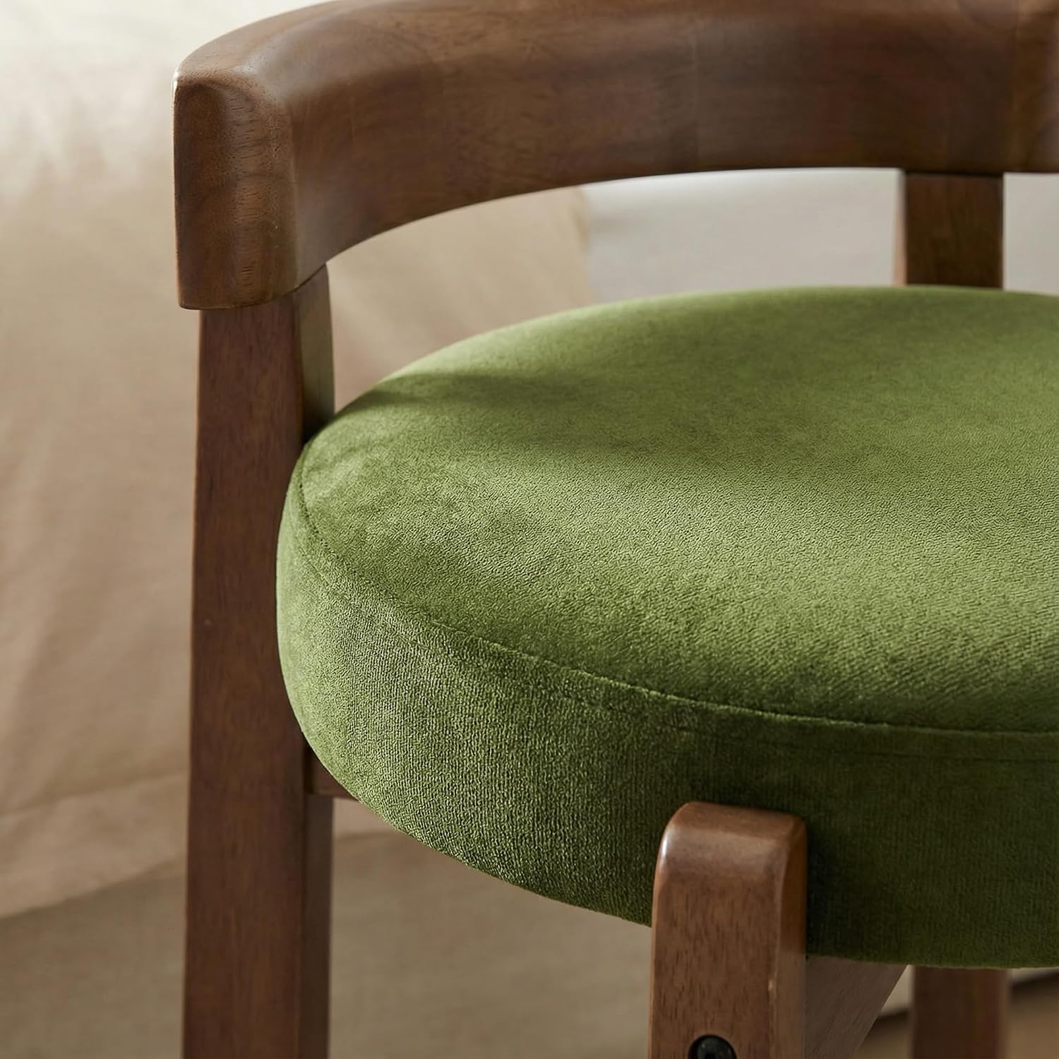 HNY Velvet Makeup Vanity in Vintage Green: Compact Round Ottoman Chair with Wooden Legs, Perfect for Small Spaces Like Entryway, Cloakroom & Boudoir