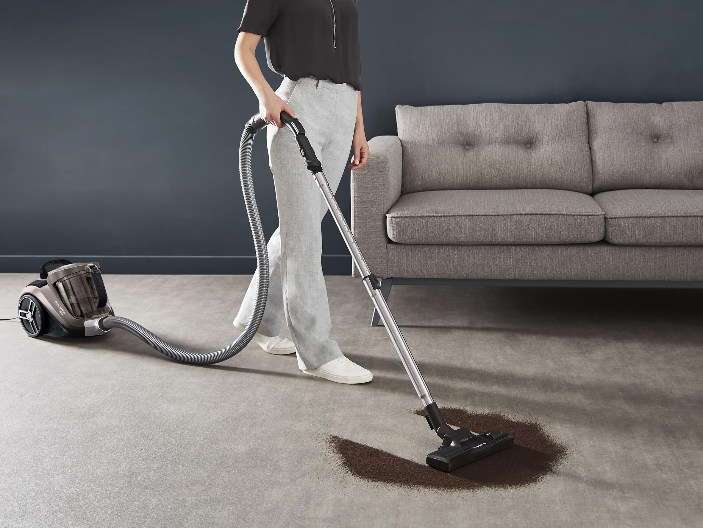 Rowenta Compact Power XXL RO4B30EA - Aspiradora sin Bolsa, Motor bajo Consumo 900 W, filtración ciclónica Avanzada 3 Niveles, depósito Extragrande 2,5 L, Compacto, Kit para parqué (Reacondicionado)