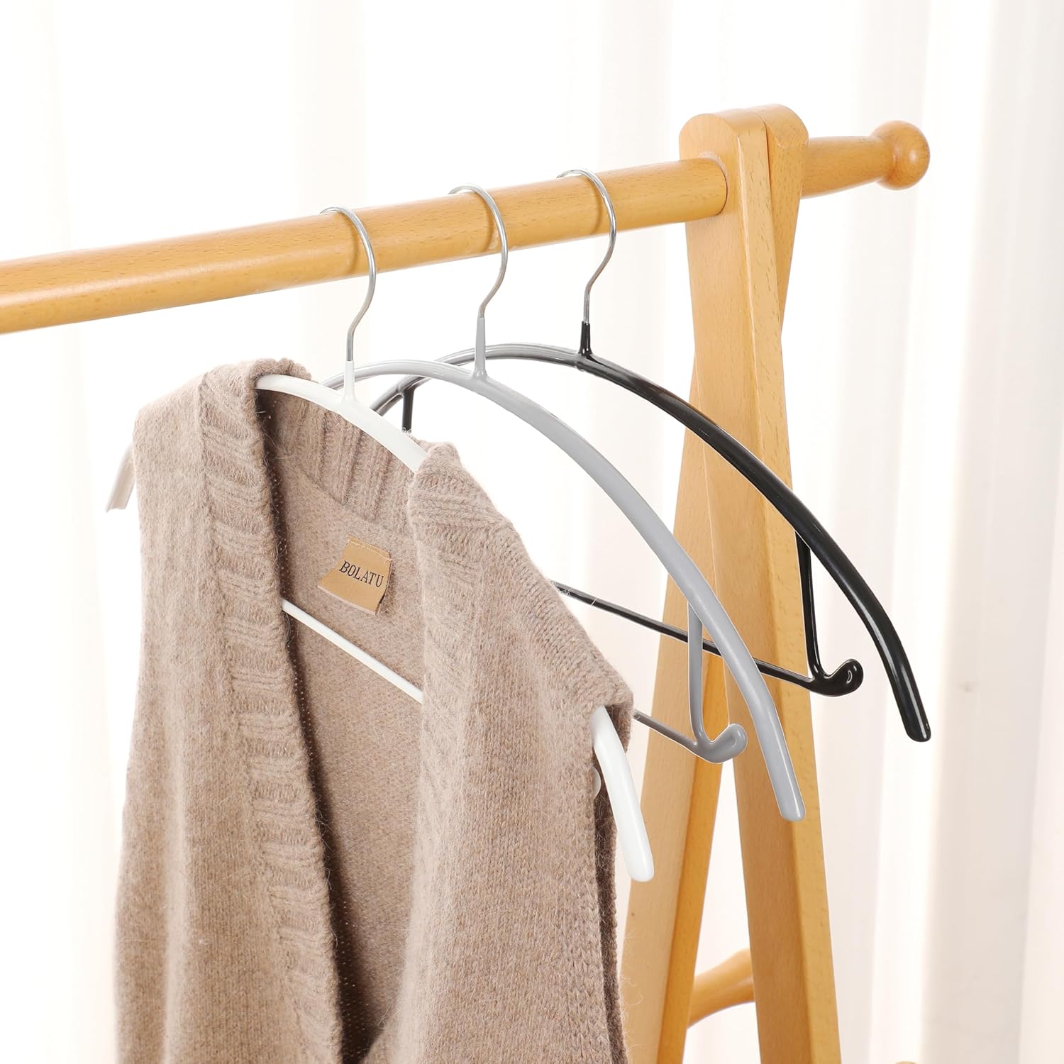 Modern Non-Slip Hangers, 40 Pack with Hooks, Heavy Duty Coat Hangers for Wardrobe Organization, Suit Hangers for Space Saving (Slate_Candy)