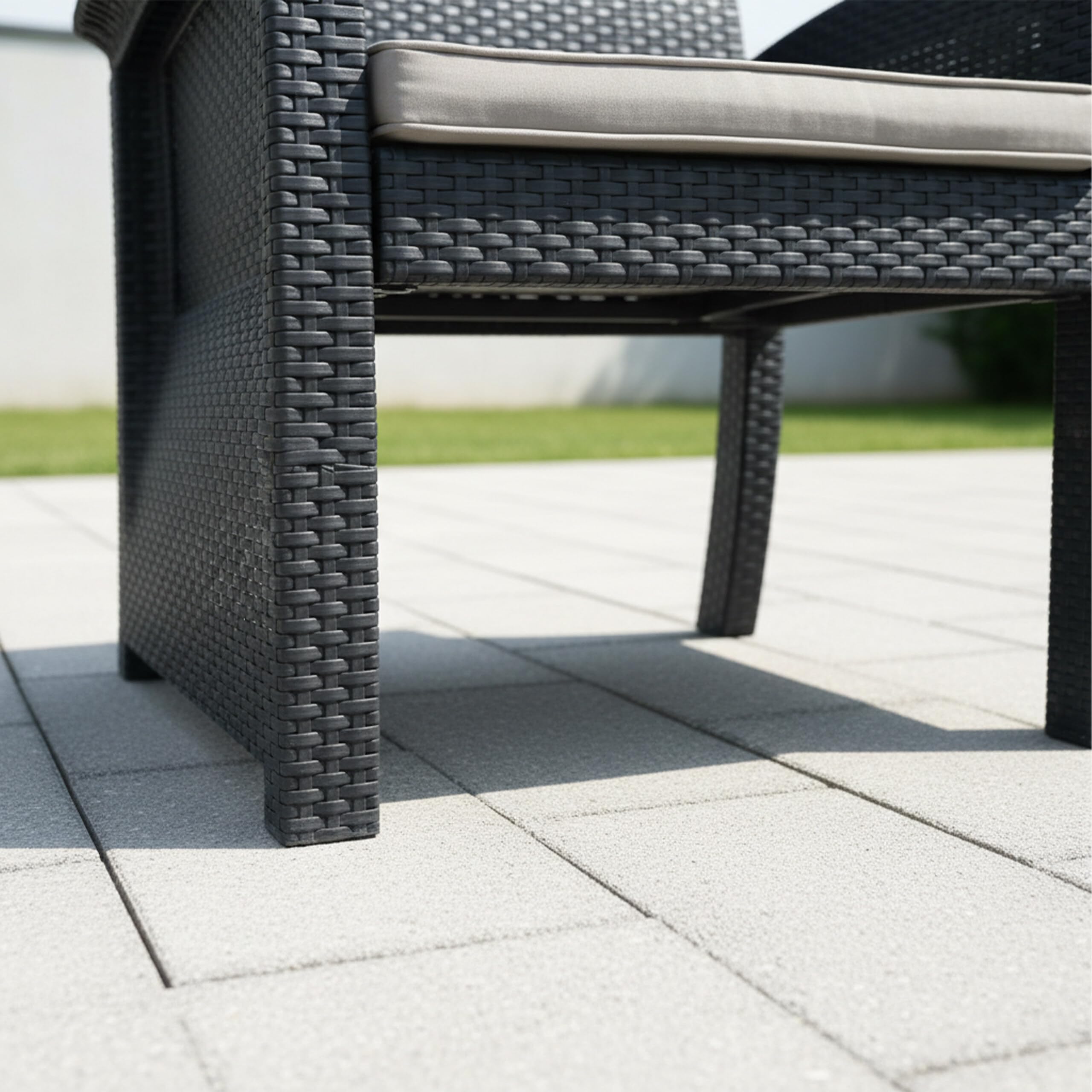 Relaxdays Ensemble Jardin 4 pièces en rotin synthétique, 5 pers., canapé 3 Places, 2 fauteuils et Table, extérieur