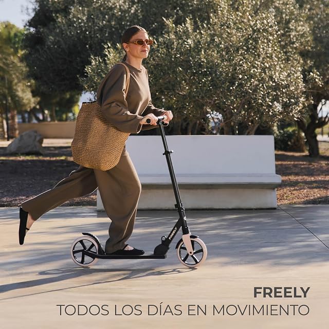 Foto 2 de 6 de Kinderkraft Freely hasta 100 kg, Patinete, Patinete Plegable, Ruedas Grandes de PU de 20 cm