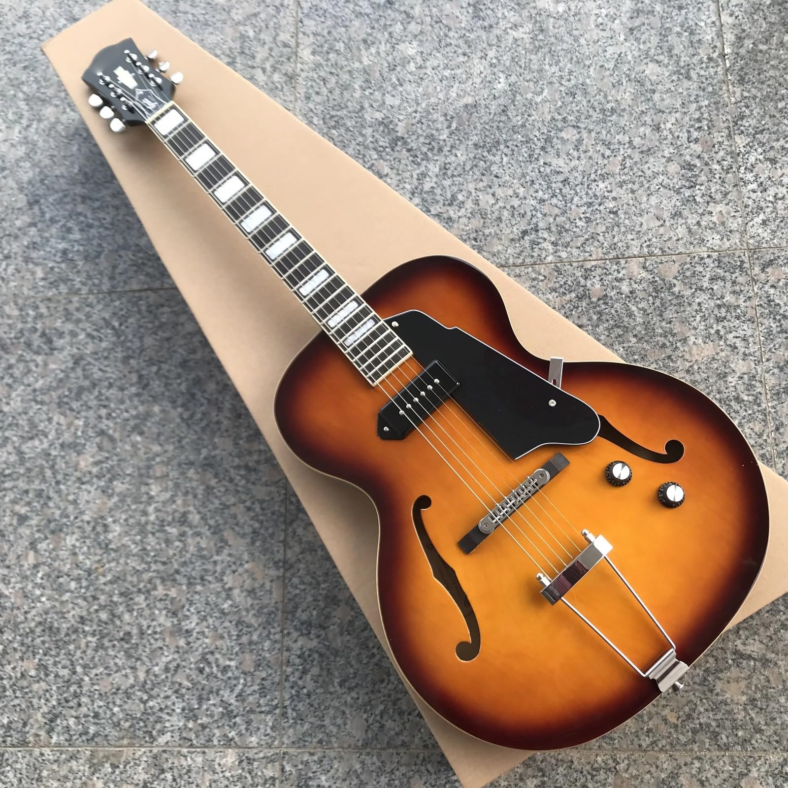 Standard Gitara Elektryczna P90 Pickup Archtop Semi Hollow Gitara Elektryczna Maple 6 Strunowa Profesjonalna Wydajność