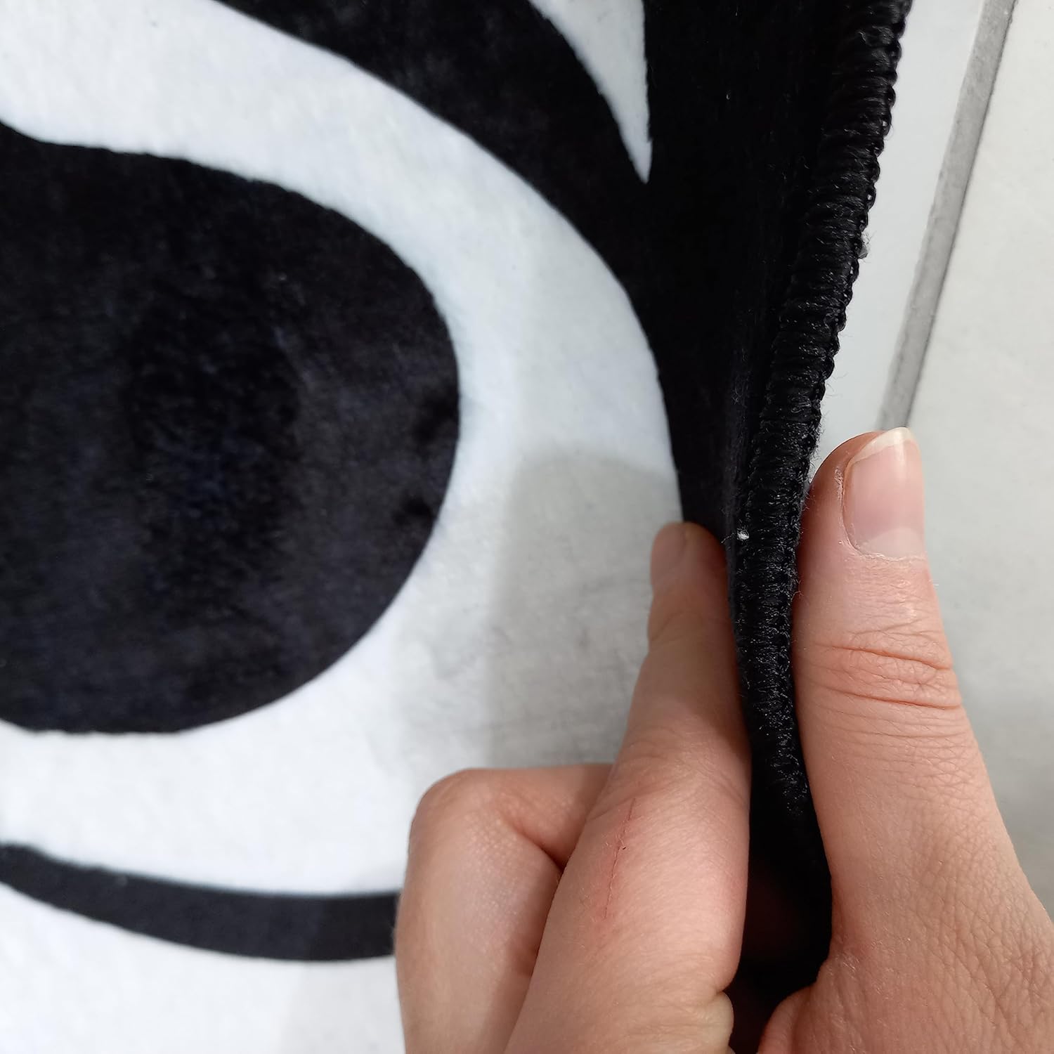 Horror Movie Knife Shape Rug Horror Halloween Home Decorative Carpet Non Slip Machine Washable Popular Movie Mat (Ultra Soft Quality, 1x4 ft.)