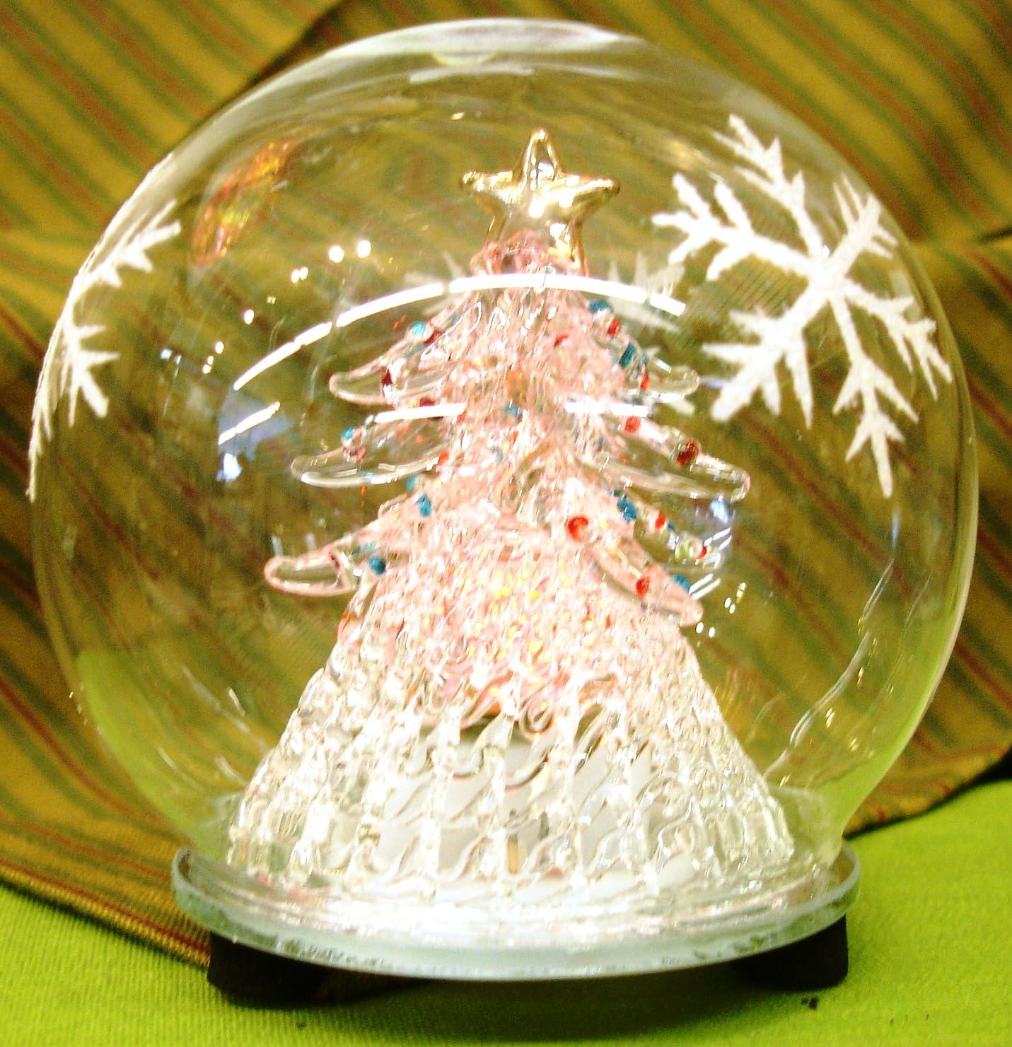 Lights up Christmas Tree Globe Bright Decor Home & Kitchen