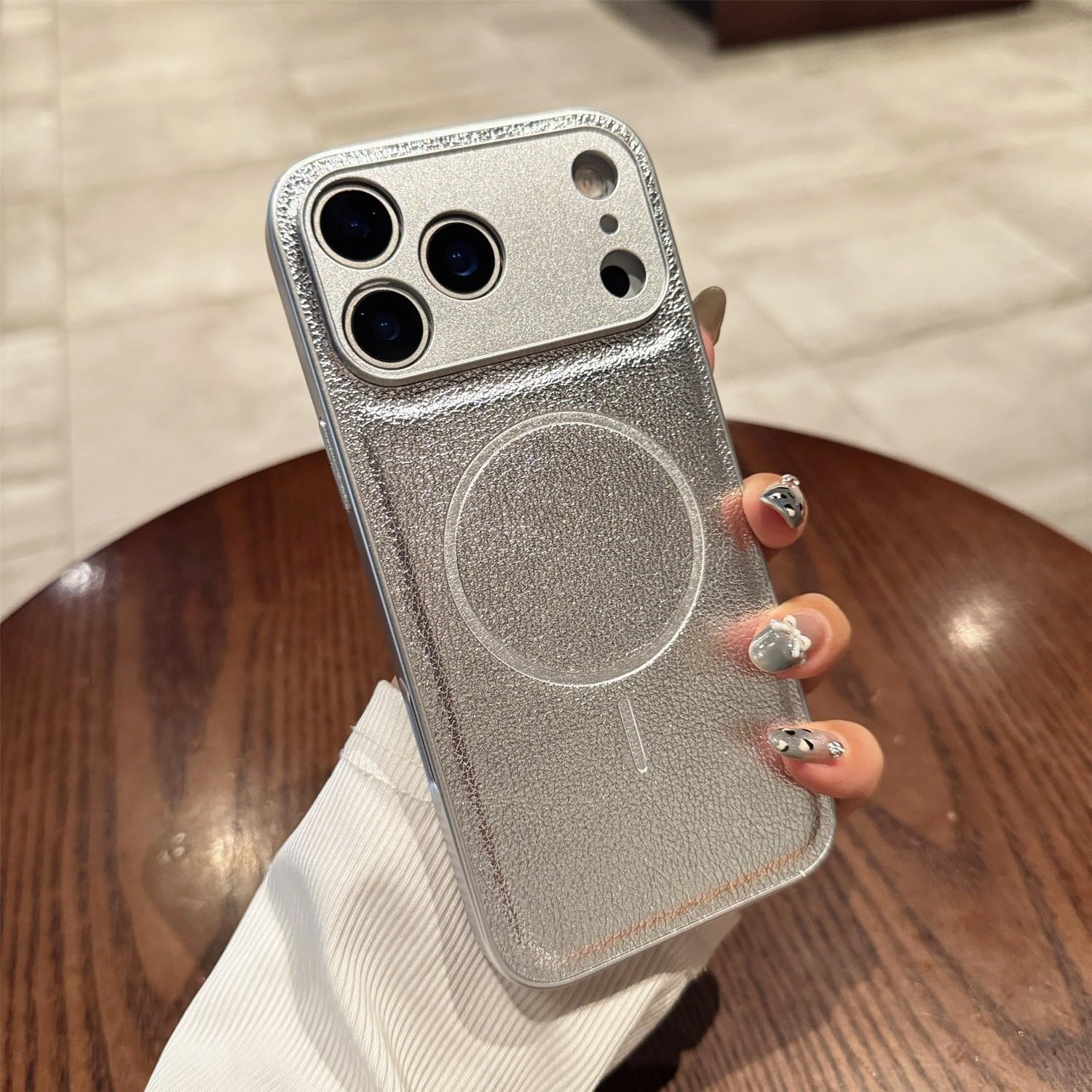 Étui iPhone 14 Pro argenté rigide finitions cuir véritable et silicone - 6