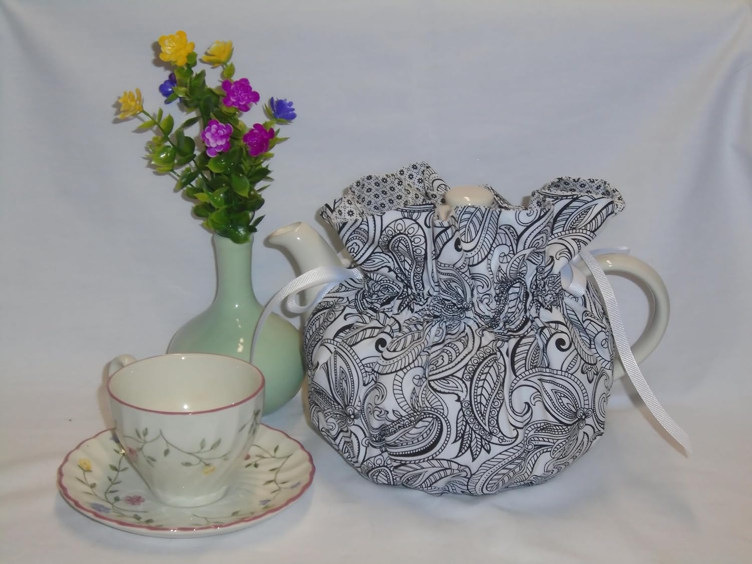 Pretty Black & White Paisley Print 6 Cup Reversible Tea Pot Cozy