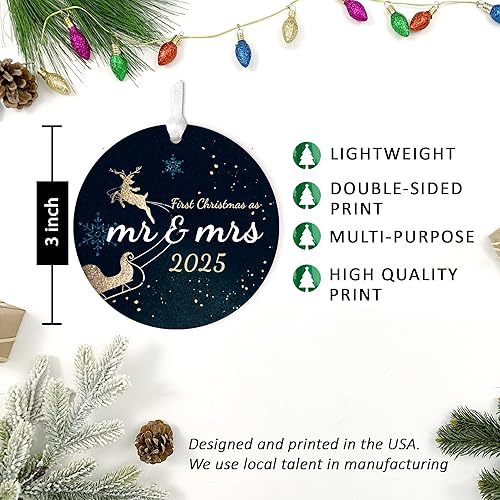 Vista 8 de Adorno de boda con texto en inglés «Our First Christmas Married Ornament» 2024, regalo de boda para el señor y la señora, adorno de Navidad