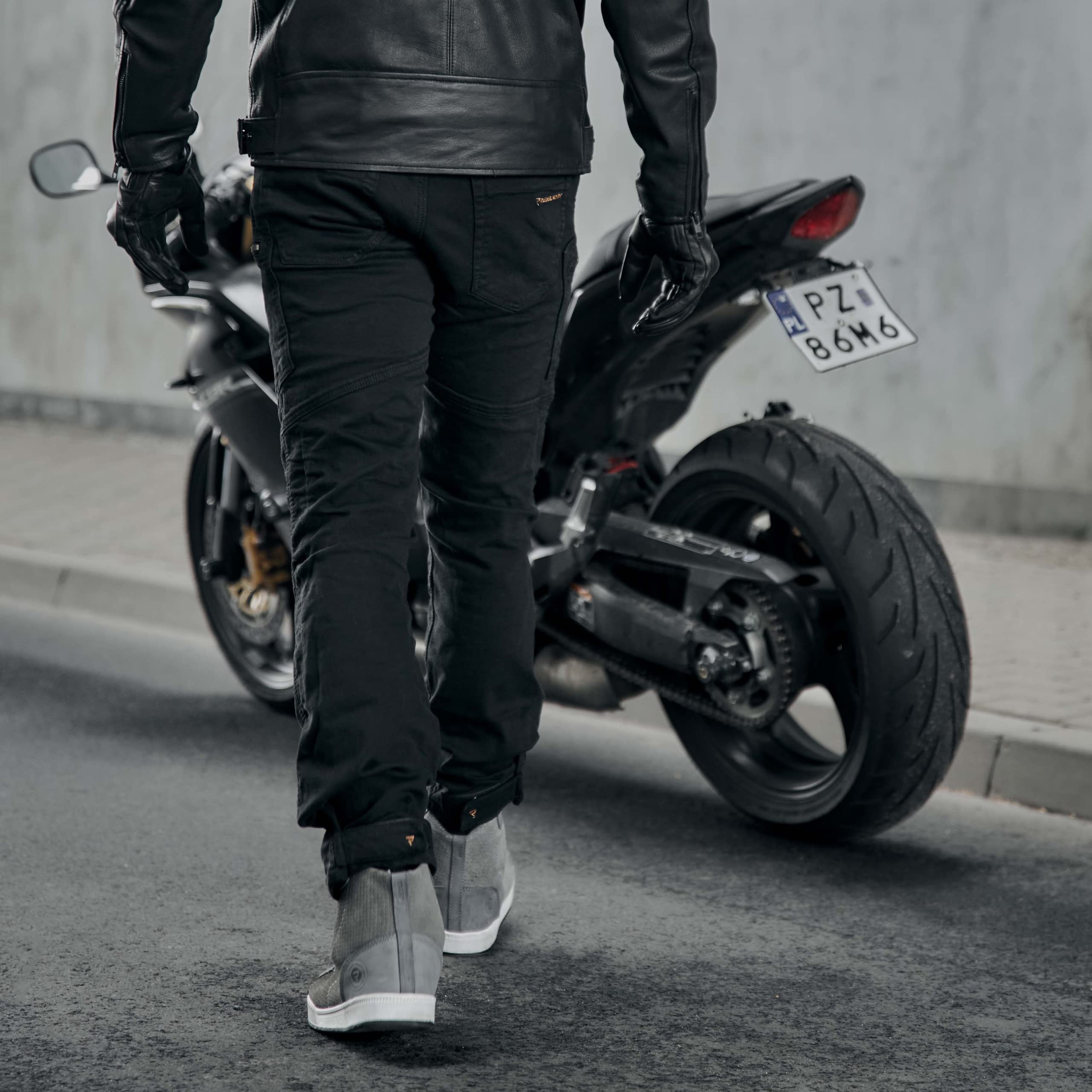 REBELHORN Urban III MotorradJeans Motorrad Hosen Herren | Aramidfaser Futter | Knie und Hüft Protektoren Stufe 2 | Belüftungslöcher | Lose Passform Motorradhose mit Protektoren