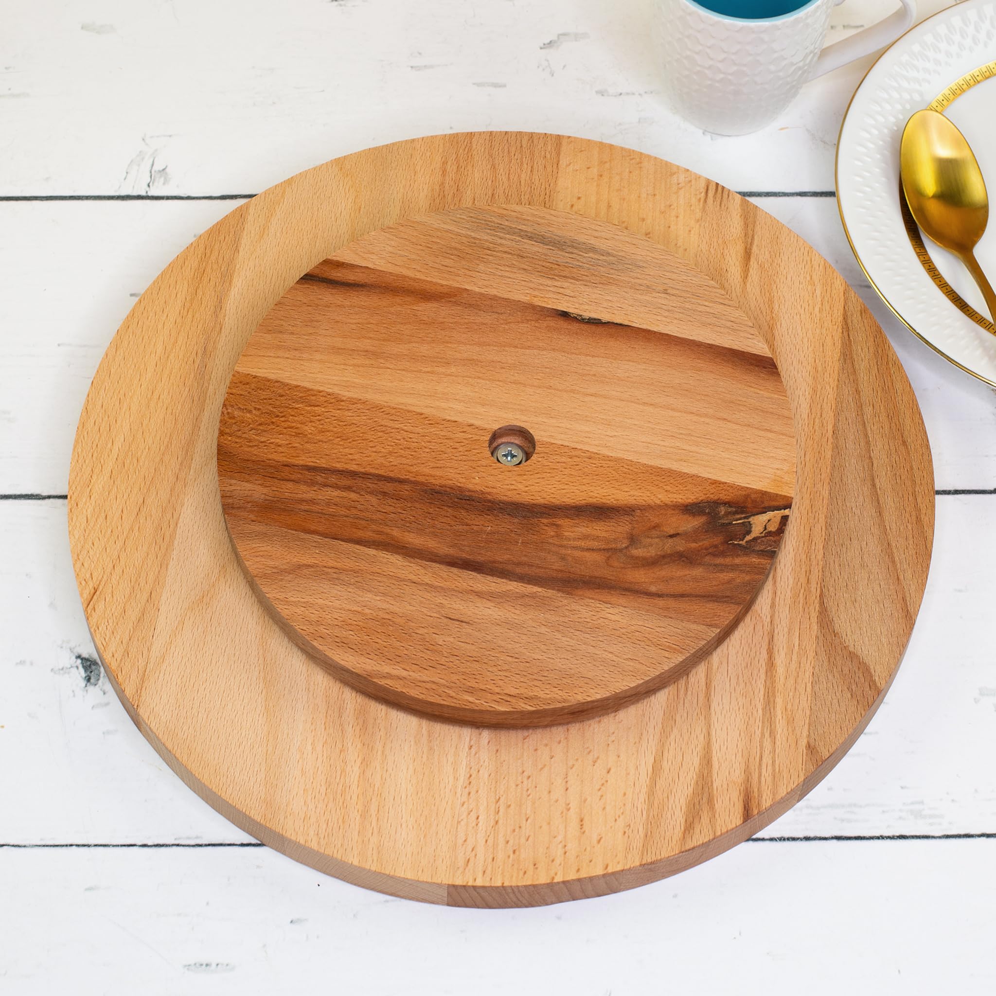 Herz & Heim® Tortenplatte drehbar aus Buchenholz personalisiert mit Gravur – 30 cm Servierplatte für Kuchen oder kalte Speisen – Motive für Paare, Familie & Freunde (Herzchen)