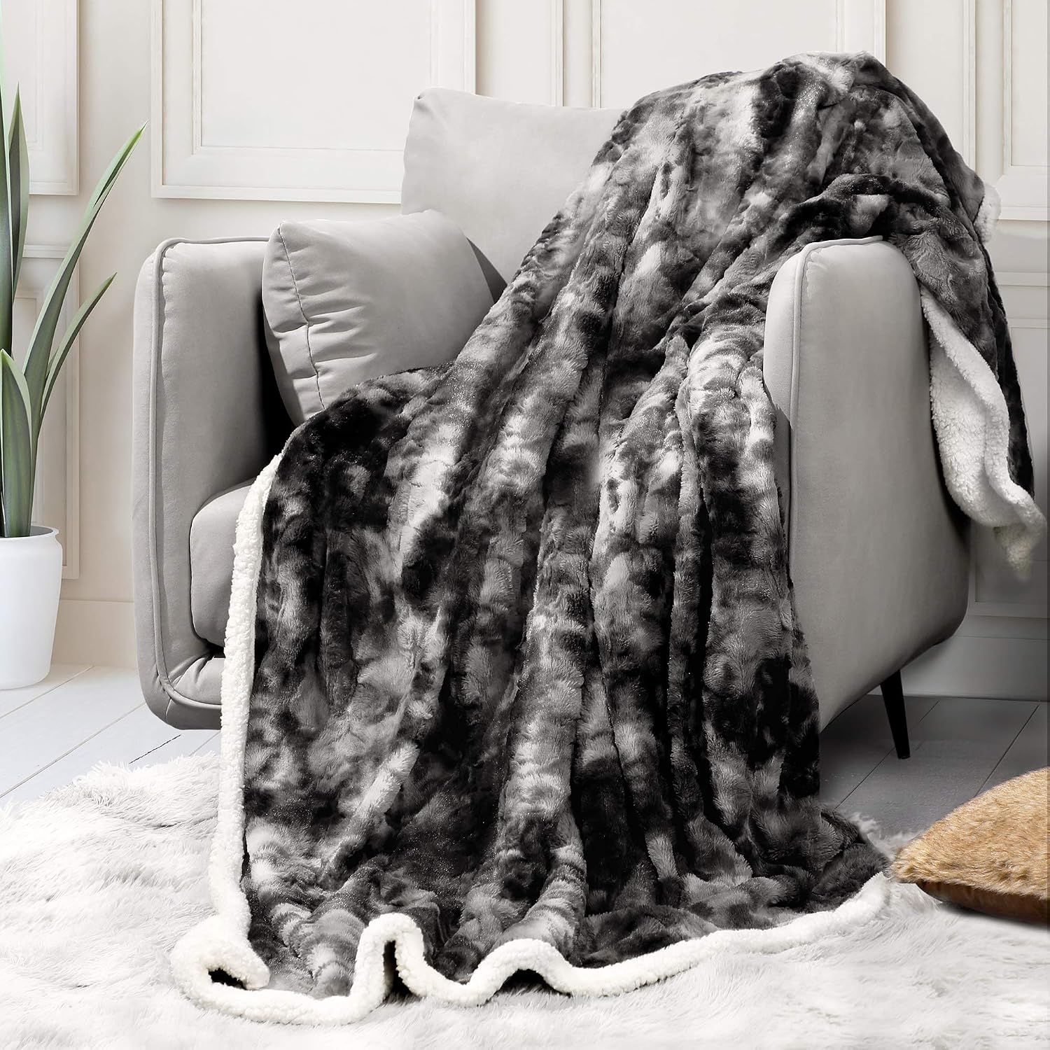Sagino Soft Fuzzy Faux Fur Throw Blanket 50"x60", Solid Reversible Sherpa Blanket - Lightweight Fluffy Cozy Plush Fleece Comfy Microfiber Blanket for Couch Sofa Bed, Gray
