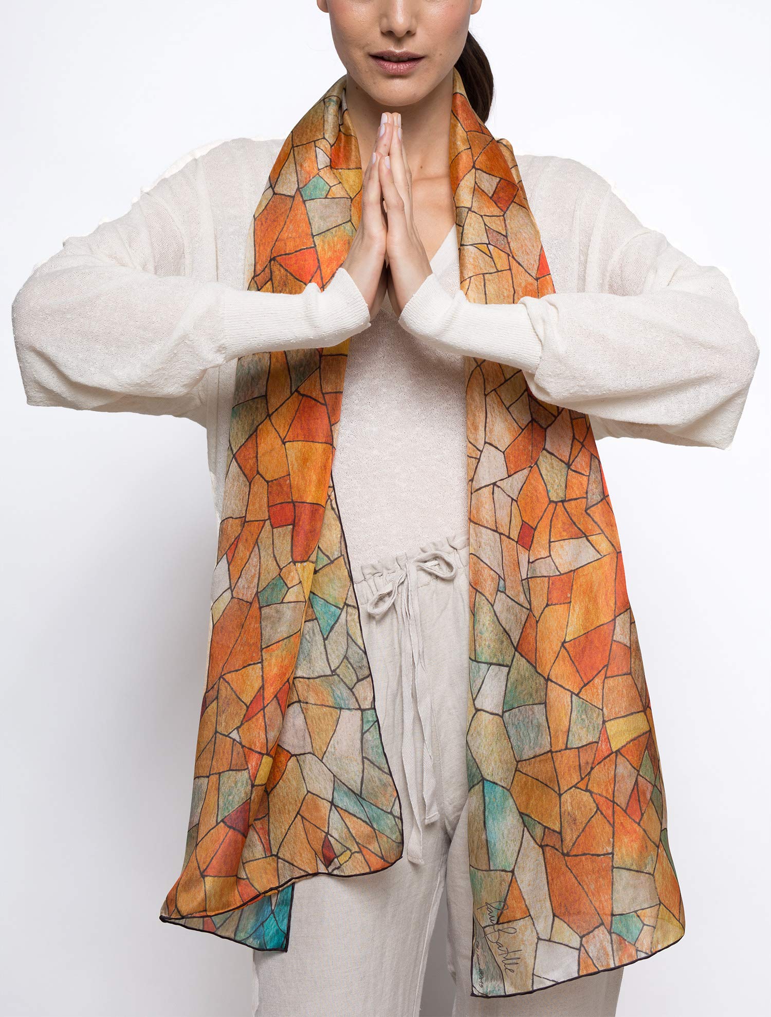 Foulard en soie aux couleurs chaudes, Accessoire idéal pour rehausser votre apparence