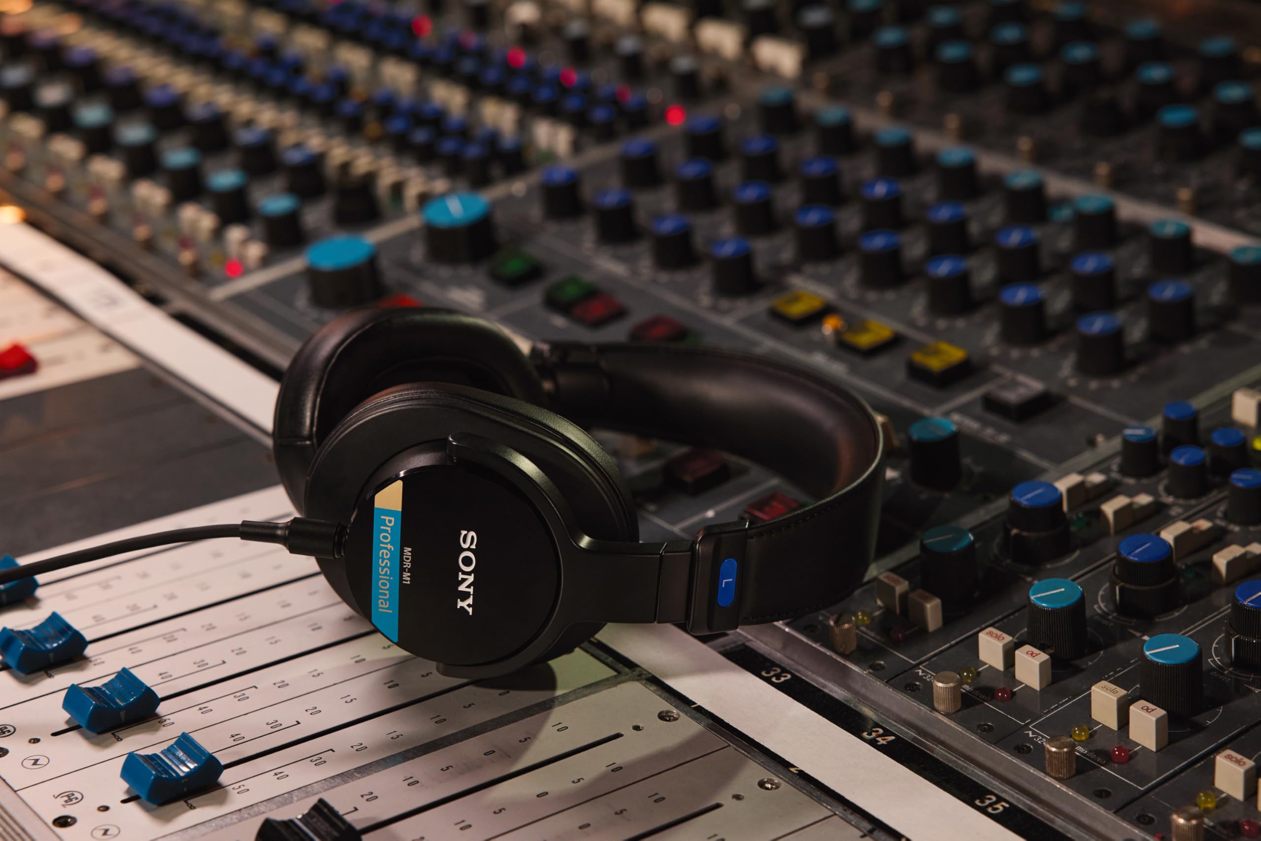 Sony Mdr-M1 Słuchawki Studyjne Zamknięte, Przewodowe, Szerokopasmowe (5 Hz–80 Khz), Optymalne Do Nagrywania i Miksowania w Studio, Lekkie (216G), w Zestawie 2 Optymalnej Klasy Odłączane Kable, Czarne