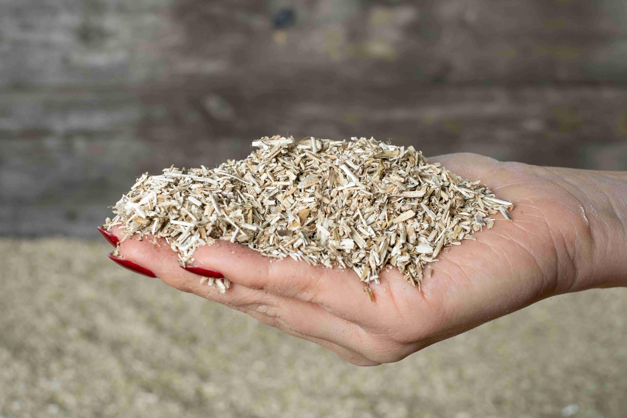Hanfeinstreu für Kleintiere, Hühner und Pferde, 140 Liter, 100% Naturprodukt, Extrem Saugfähig, Staubarm, Geruchsbindend, Nachhaltig und Langlebig
