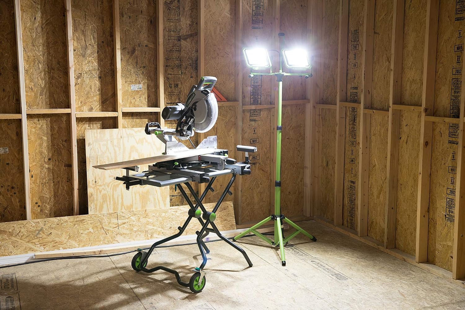 PowerSmith PWL2100TS 10000 Lumen Weatherproof LED Dual Head Work Light with Heavy-Duty Adjustable Metal Telescoping Tripod Stand, Green