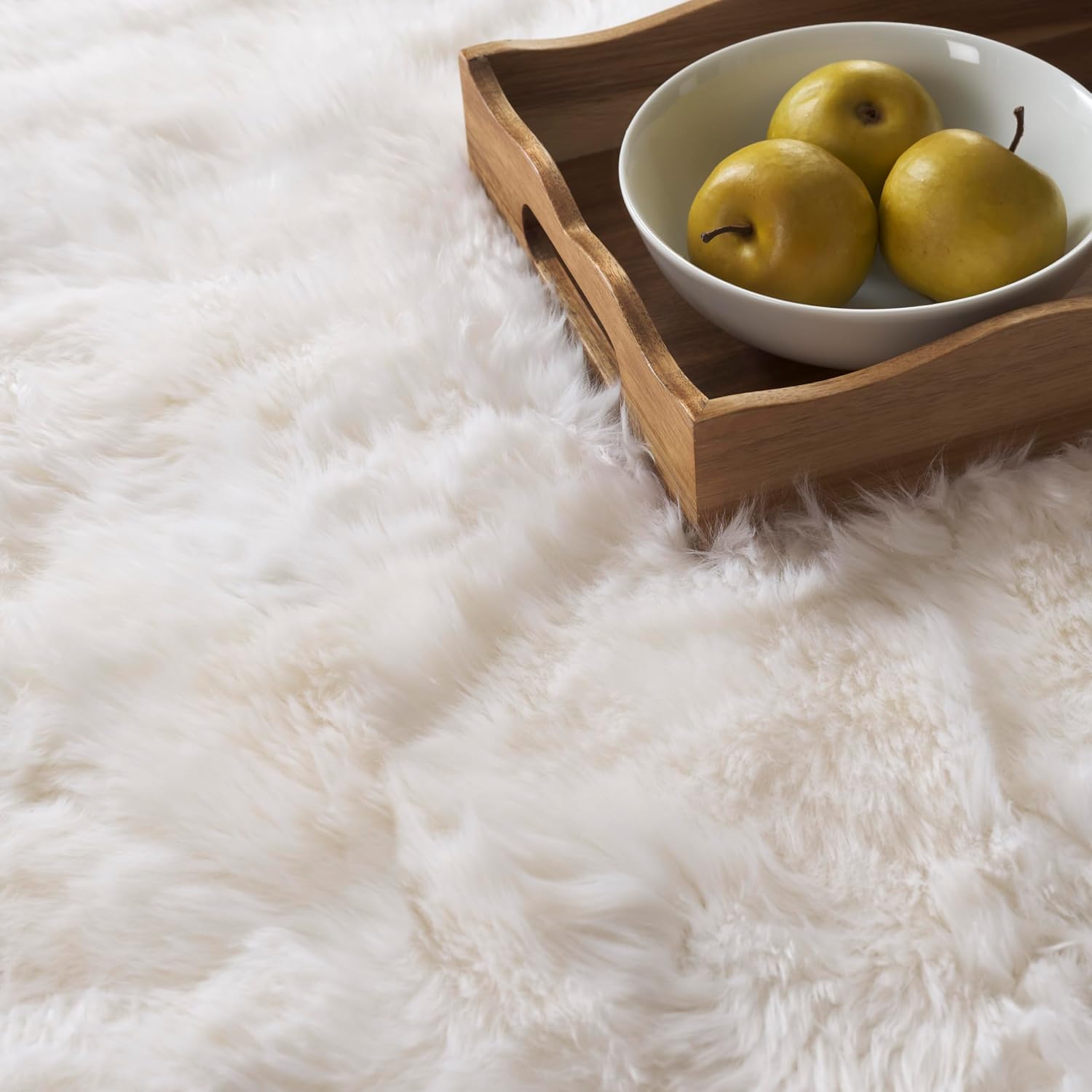 SAFAVIEH Sheep Skin Collection Area Rug - 6' Square, Natural & White, Handmade Rustic Glam Genuine Pelt, 3.4-inch Thick Ideal for High Traffic Areas in Living Room, Bedroom (SHS211A)