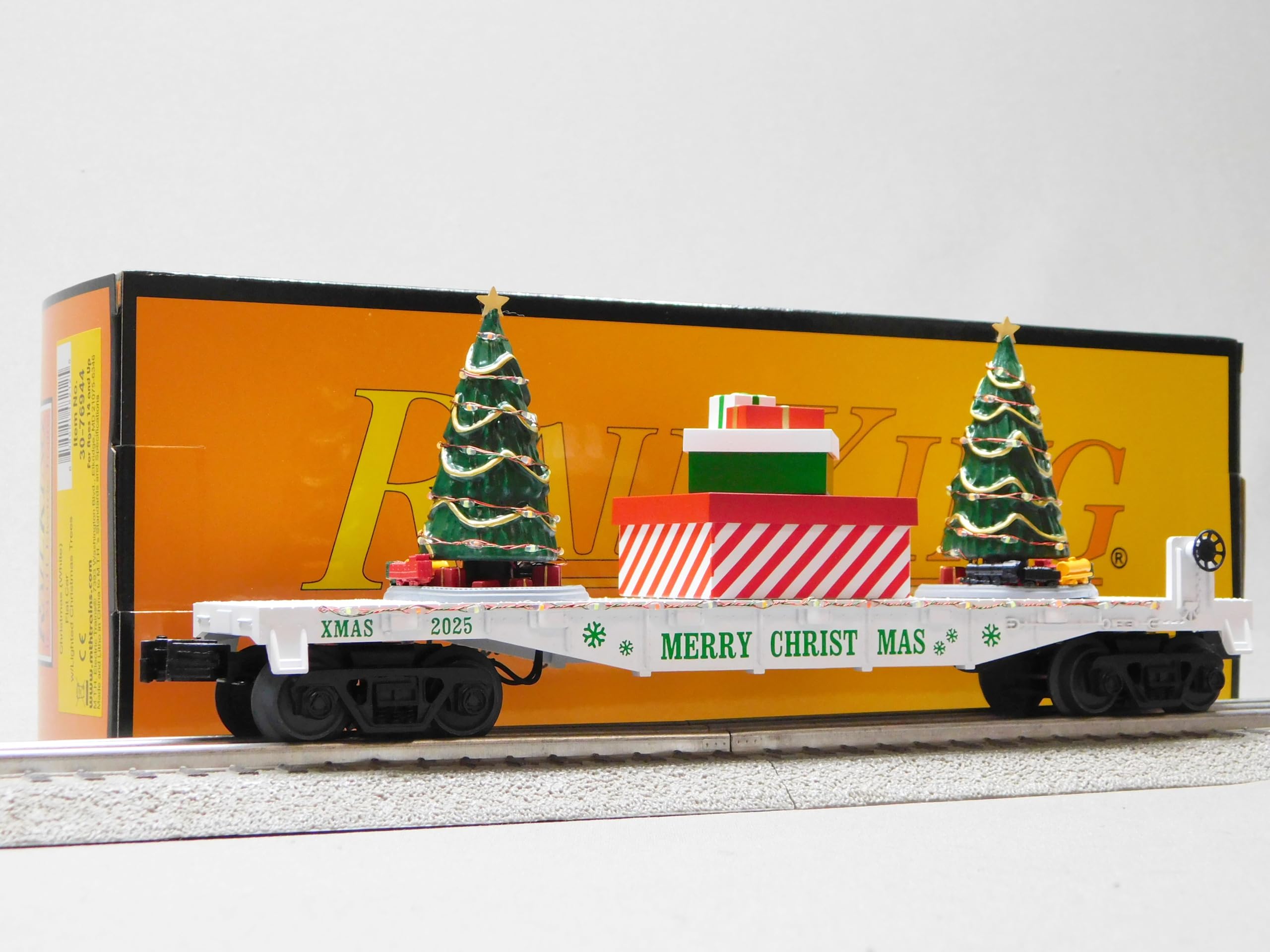 Amazon.com: MTH RAILKING Christmas FLATCAR with Lighted Christmas