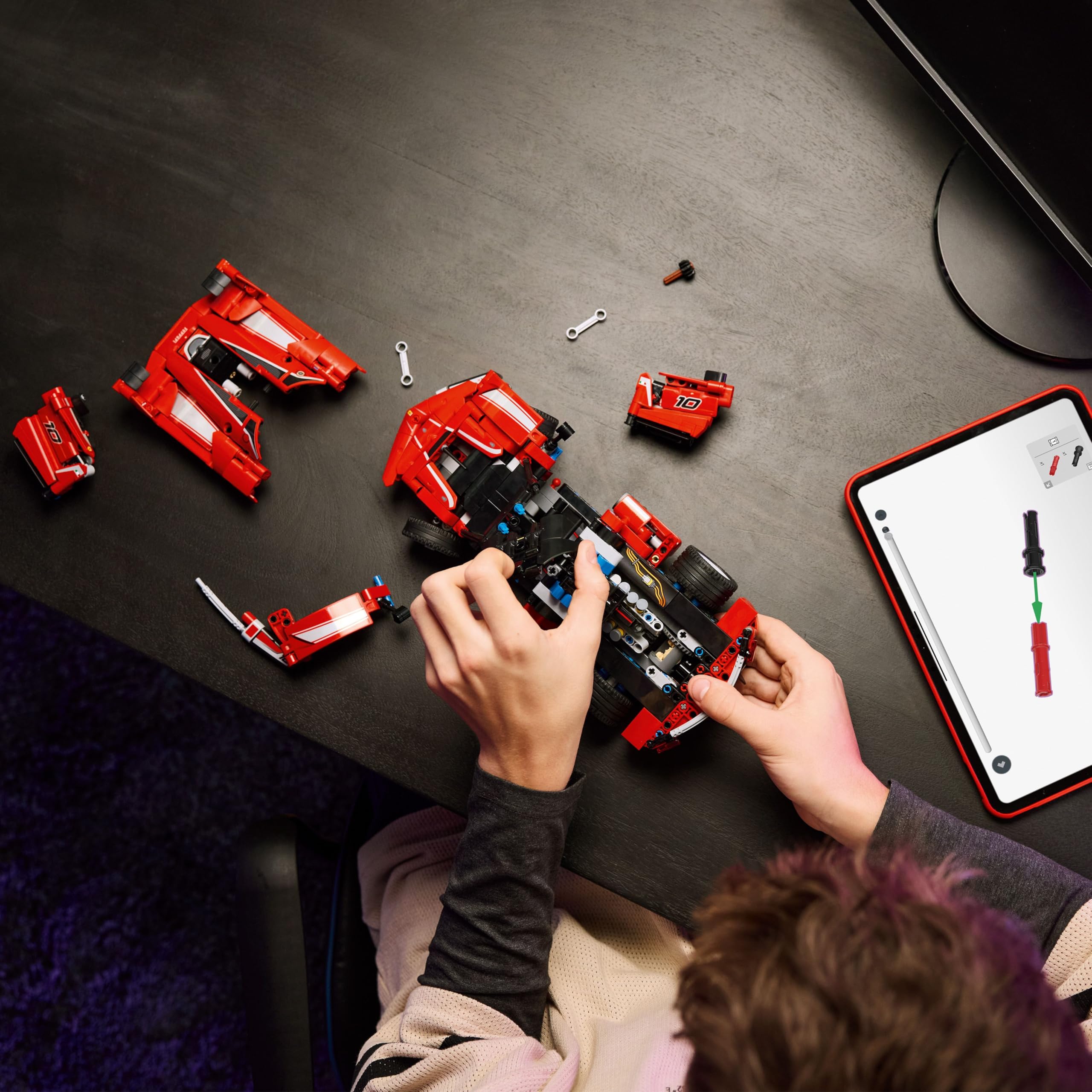 LEGO Technic Ferrari FXX K, model samochodu do składania dla dzieci i fanów motoryzacji, zabawka konstrukcyjna, pomysł na prezent dla 10-latka i dekoracje do pokoju chłopca i dziewczynki 42212