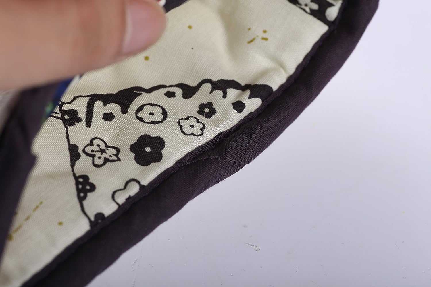 Ulster Weavers 100% Cotton Gauntlet Oven Glove - Heat Resistant and Perfect for Baking, Cooking or Serving - Machine Washable, Animal Theme, Rooster, Cream
