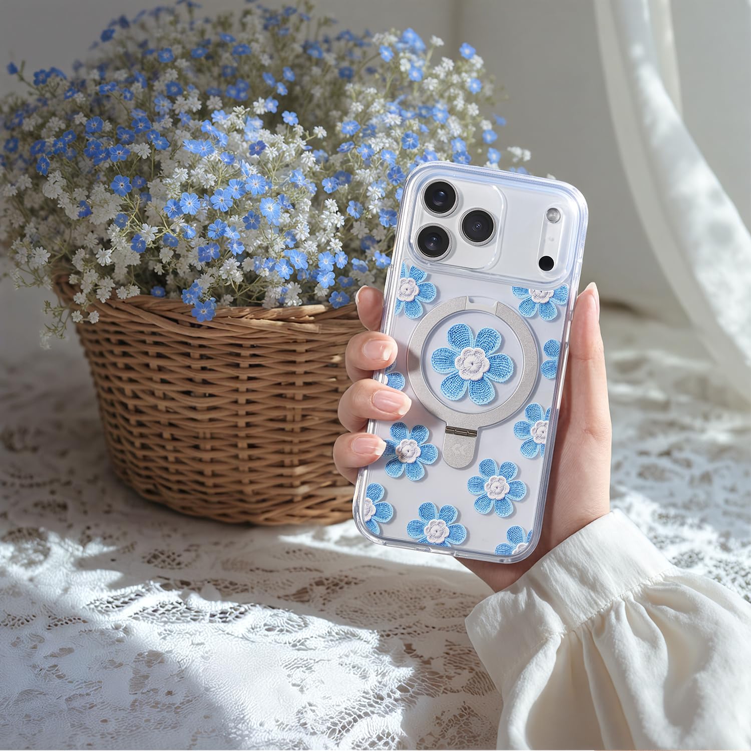 【ゆうこぽん】IPhone17pro フラワーキーチェーン付き Amazon.com: CASEKOO Floral Series Blue Flowers for iPhone 17 Pro