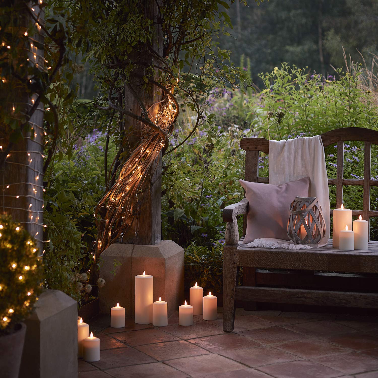Lights4fun TruGlow® Juego de 3 Velas Sin Llama con LED Blanco Cálido a Pilas con Temporizador Decoración Impermeable para Jardín Balcón Exteriores