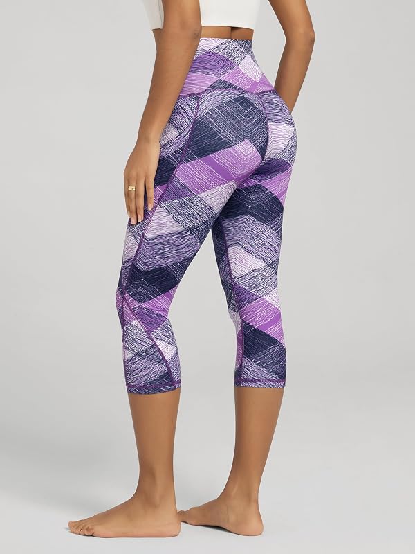 ODODOS Women's High Waisted Pattern Yoga Capri Leggings with Pockets, Tummy Control Non See Through Sports Athletic Workout Running Capris, SketchedChevron, Medium image 5