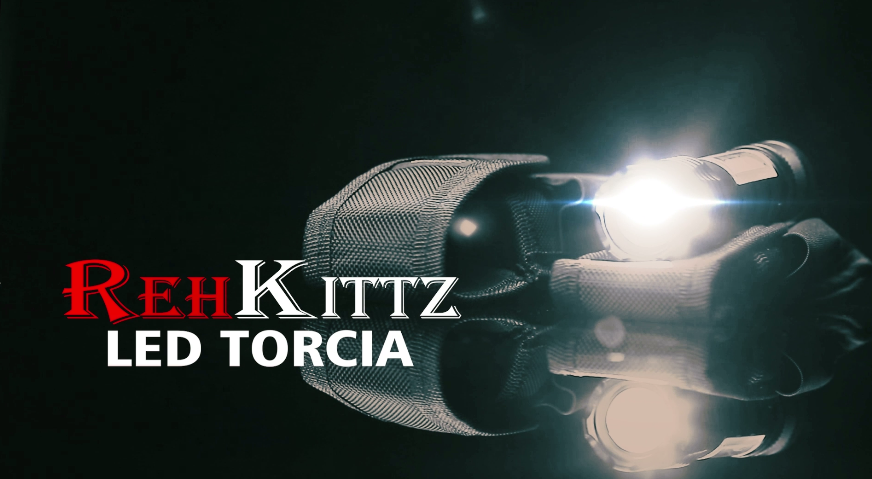 Wrrozz Torcia LED Ricaricabile, 2 Pezzi, 3 Modalità, Zoomabile, 9.9 Cm, 69g, Per Campeggio Ed Emergenza, Con Cavo USB