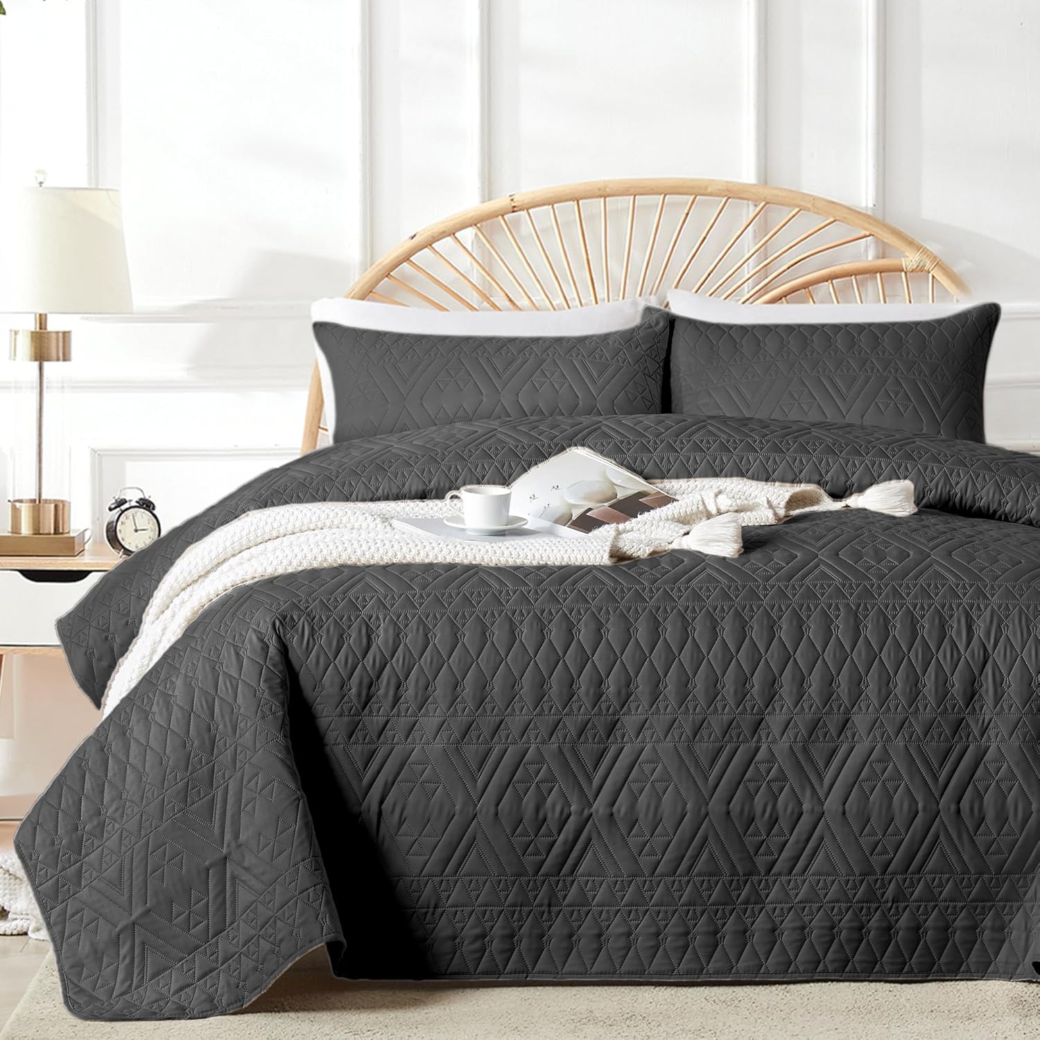 akkialla Twin Quilt Set, Boho Style in a Solid Color, Cream Lightweight Microfiber Bedspread, Soft and Breathable Coverlet for All Seasons, 2-Piece Bedding Set (1 Quilt, 1 Pillow Sham)