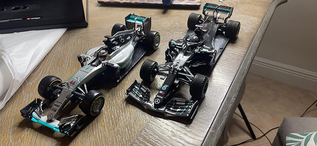 Amazon.co.jp: Mercedes AMG F1 W07 Hybrid Petronas Lewis Hamilton