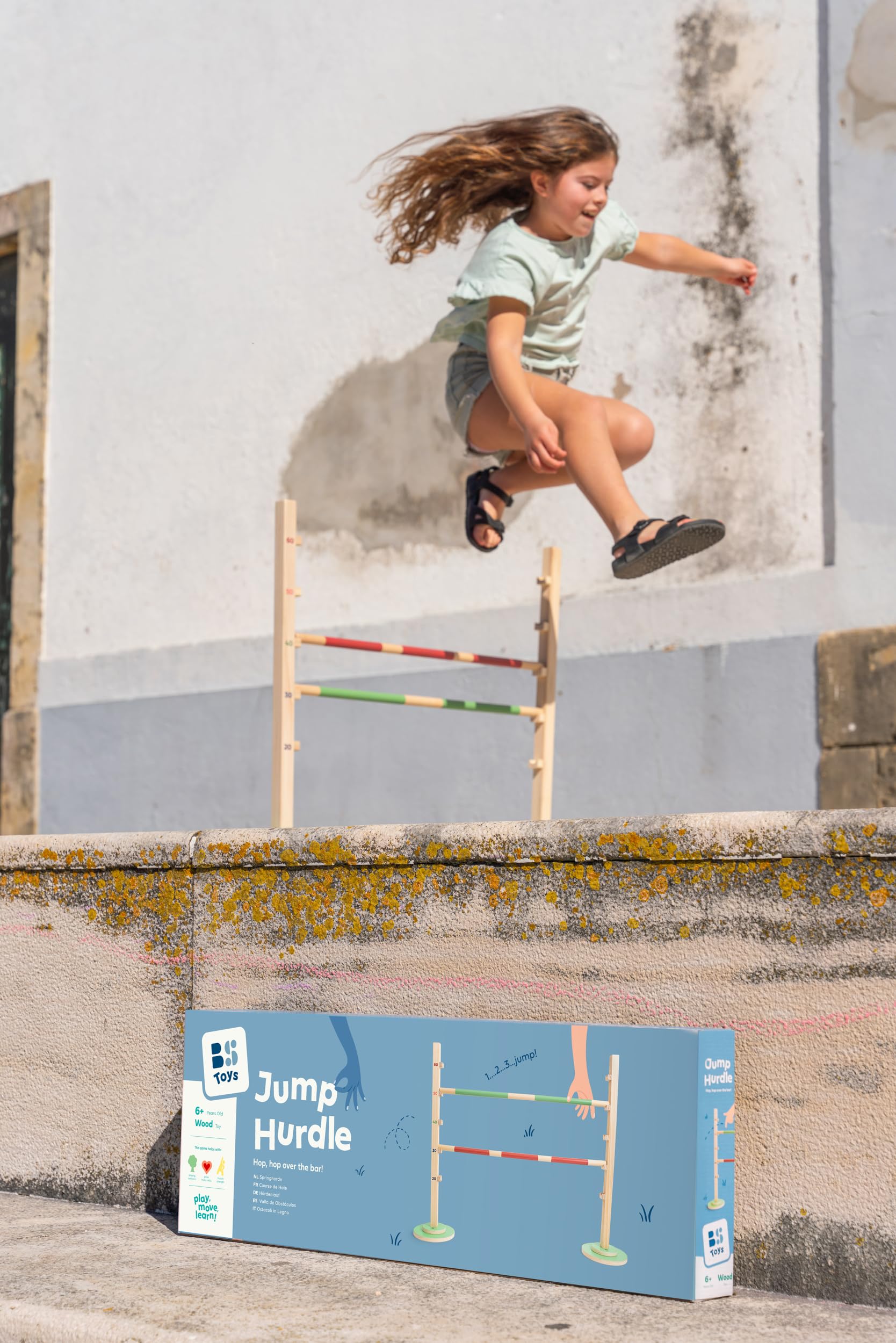 BS Toys Haie de Saut en Bois FSC pour Enfants - Obstacle réglable en Hauteur pour Saut d'obstacles - Jouet d'extérieur à partir de 6 Ans, Moyen