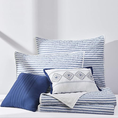 Miniatura 7 de SHALALA - Juego de edredón tamaño King, juego de ropa de cama de rayas azules y blancas, colcha de microfibra suave con 2 almohadas decorativas para