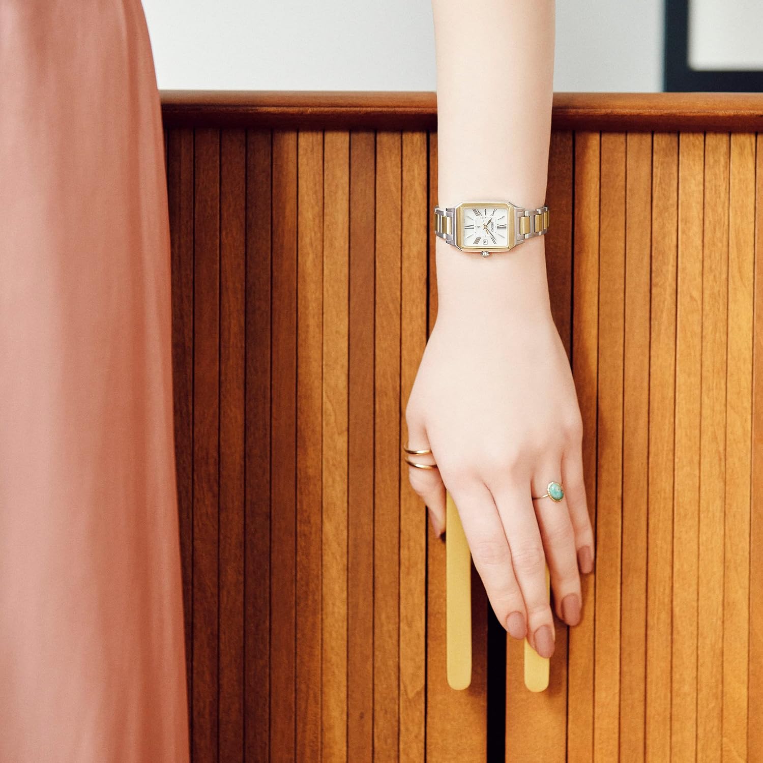 SEIKO SSVW210 [LUKIA Grow Solar Radio Correction Women's Metal Band] Watch Japan Import May 2023 Model