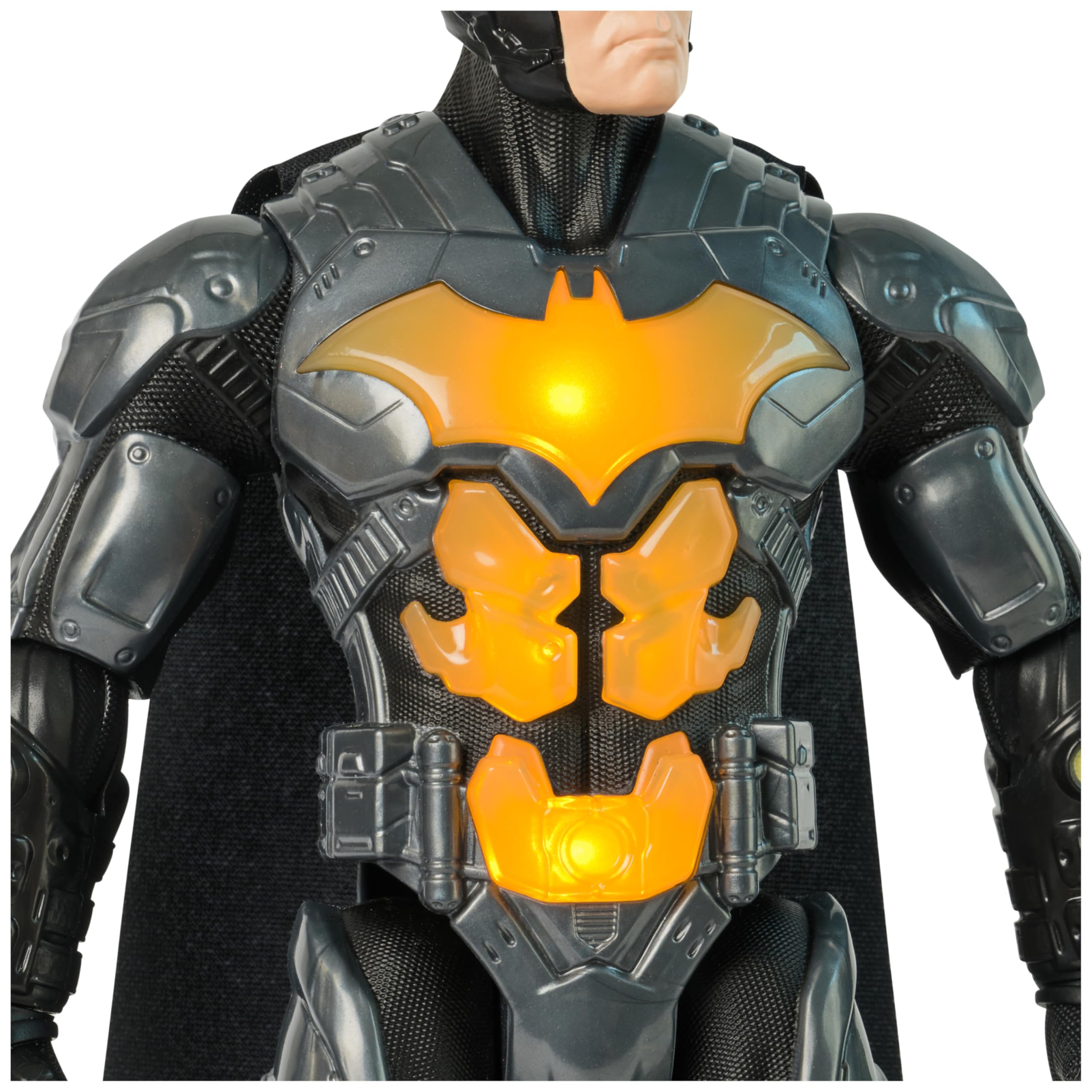 DC Comics Batman S1 Action Figure 30 Cm – Figura Snodabile Con Mantello In Tessuto E 11 Punti Di Movimento, Giocattolo Per Bambini 4+