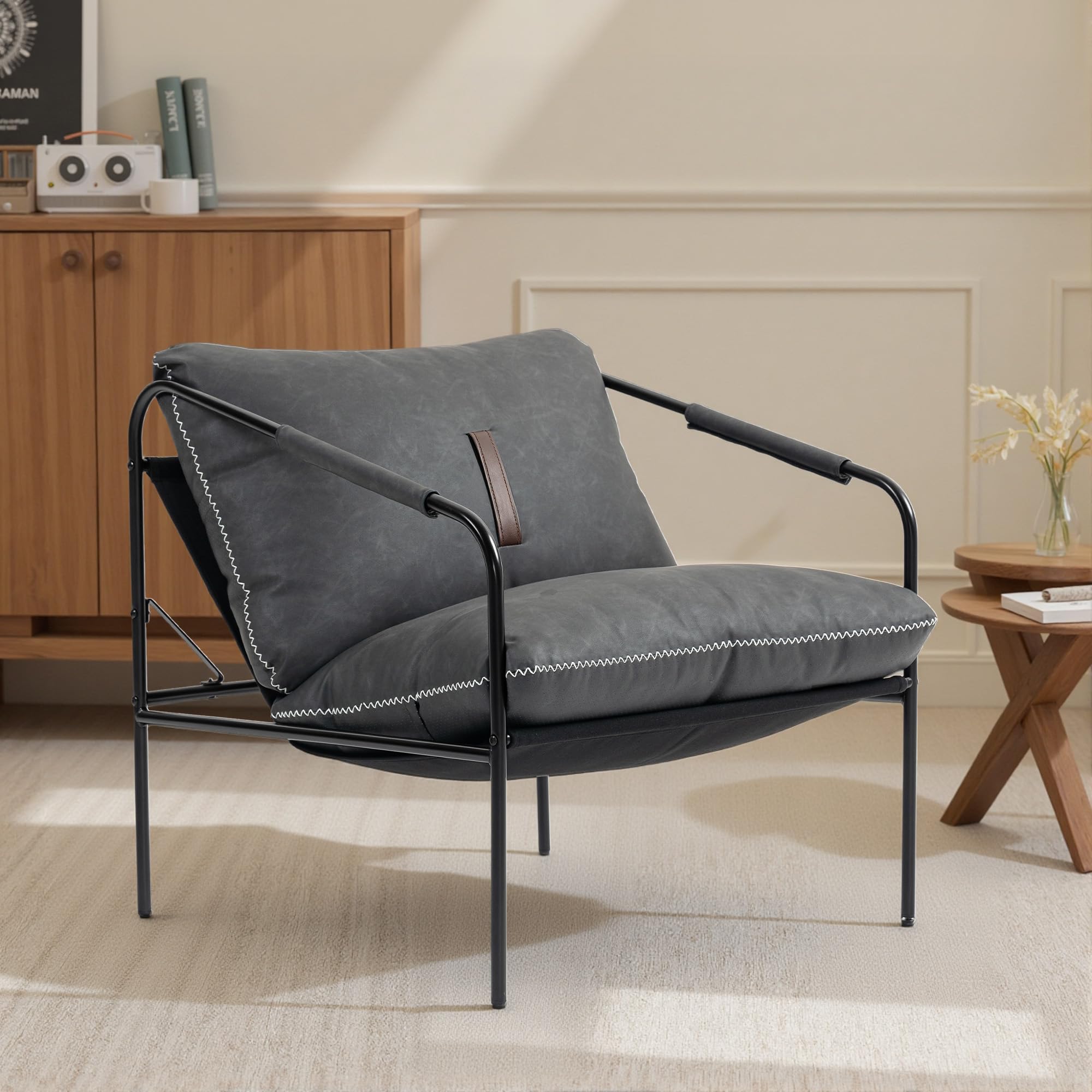 HOMCOM Butaca de Salón Moderna, Sillón de Lectura Tapizado en Cuero Sintético, Fundas de Cojines Extraíbles, Acolchado Grueso, Patas de Metal, para Dormitorio, Oficina, Gris Carbón