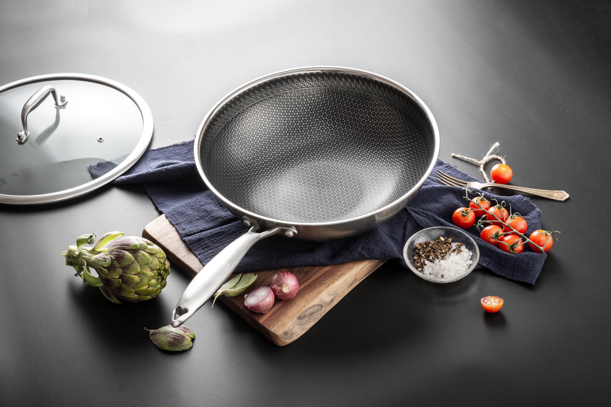 Wok Antiaderente con Coperchio 4.5L / 6L – Extra Profondo, Acciaio Inox, Nido d’Ape, Senza Sostanze Chimiche, Induzione, Gas, Vetroceramica, Manico Freddo, Rivestimento Greblon Tedesco (30 CM)