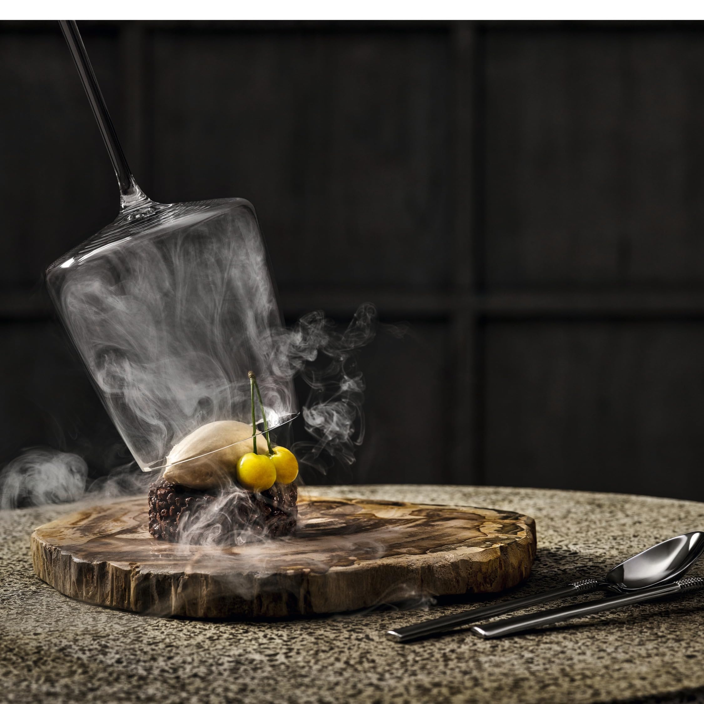 Zwiesel Glas Kieliszki do wina, aksamitne i bujne Simplify (zestaw 2 szt.), ręcznie dmuchane kieliszki do wina, wysokiej jakości kryształowe szklanki Tritan® do wina (nr art. 122056)