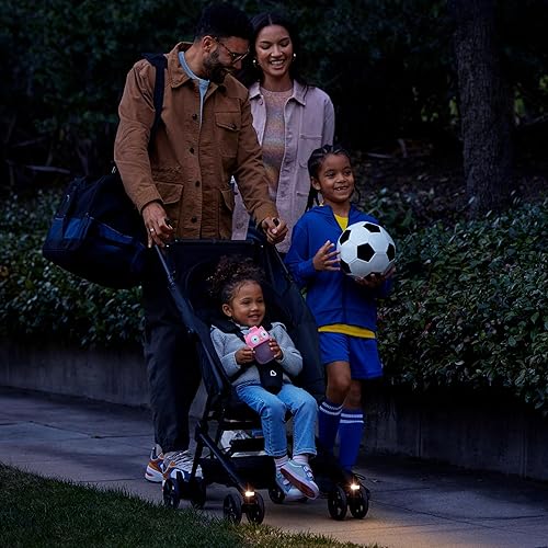 Vista 3 de Munchkin Night Owl - Cochecito de viaje ligero con luces de rueda, cochecito de bebé ultra compacto para viajes diarios y fácil almacenamiento