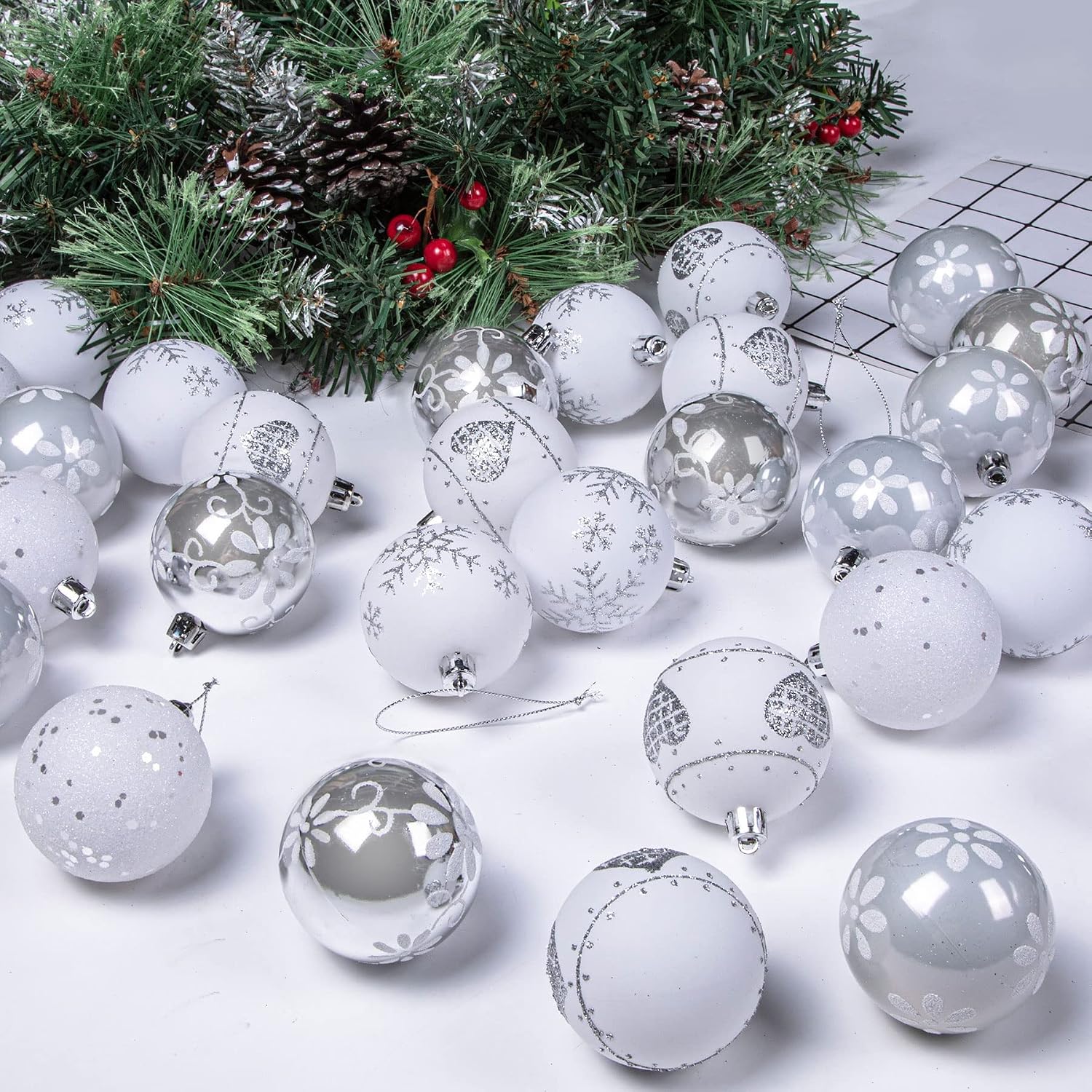 SHareconn 30ct 2.36 Inch Christmas Tree Balls Ornaments Set, Colored Shatterproof Plastic Decorative Baubles for Xmas Tree Decor Holiday Party Wedding Decoration (White & Silver, 60mm)
